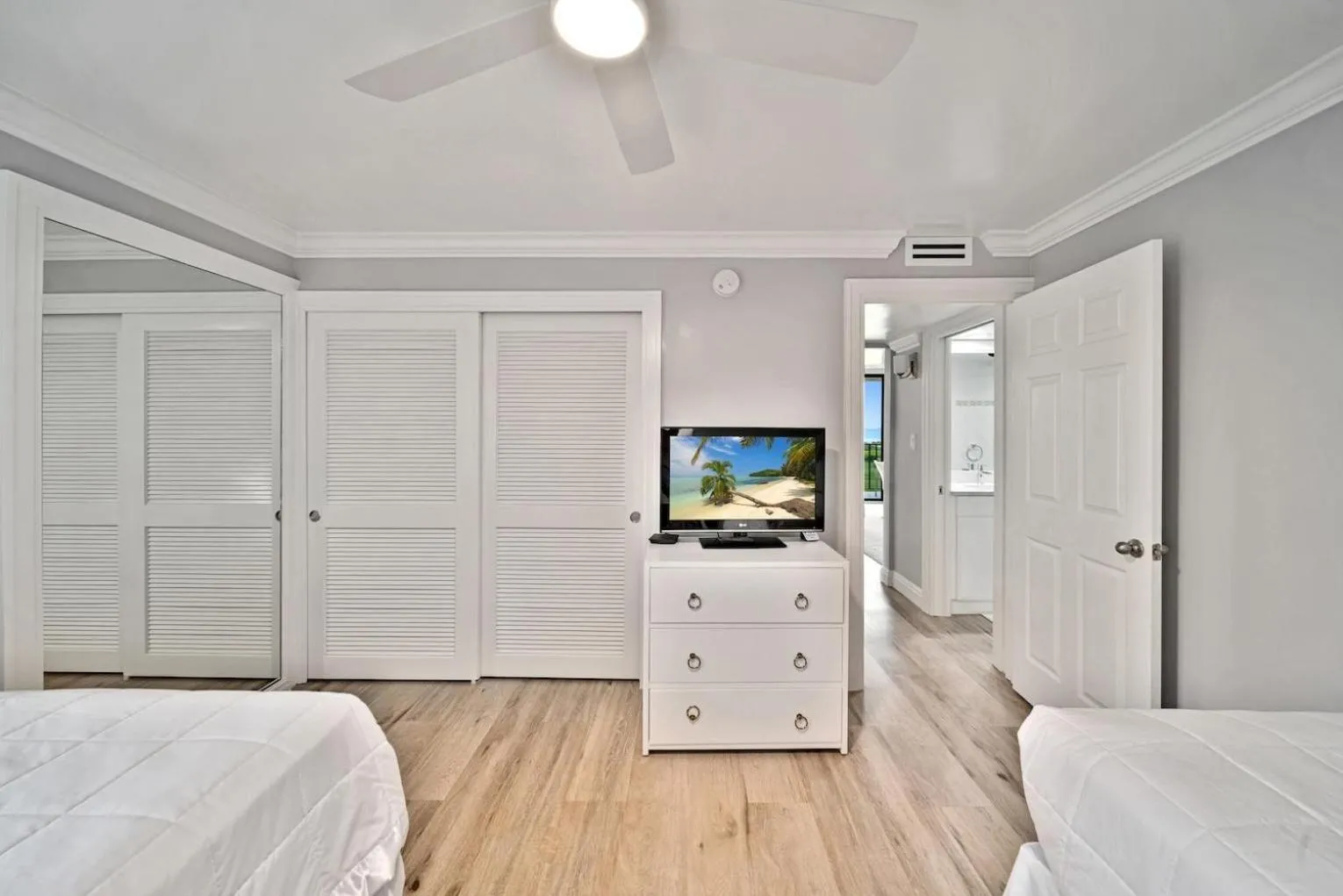 Bed in Loggerhead Cay #112