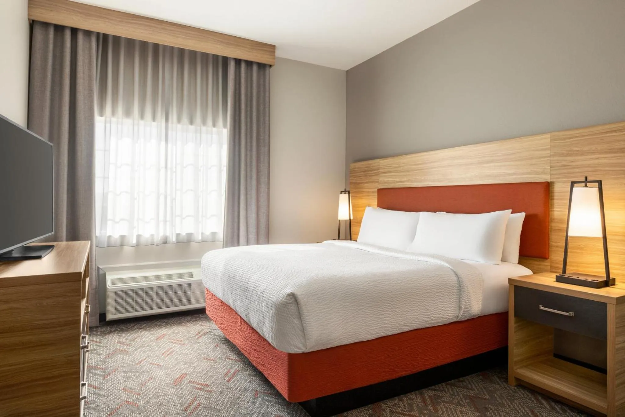 Photo of the whole room, Bed in Candlewood Suites Mount Pleasant by IHG