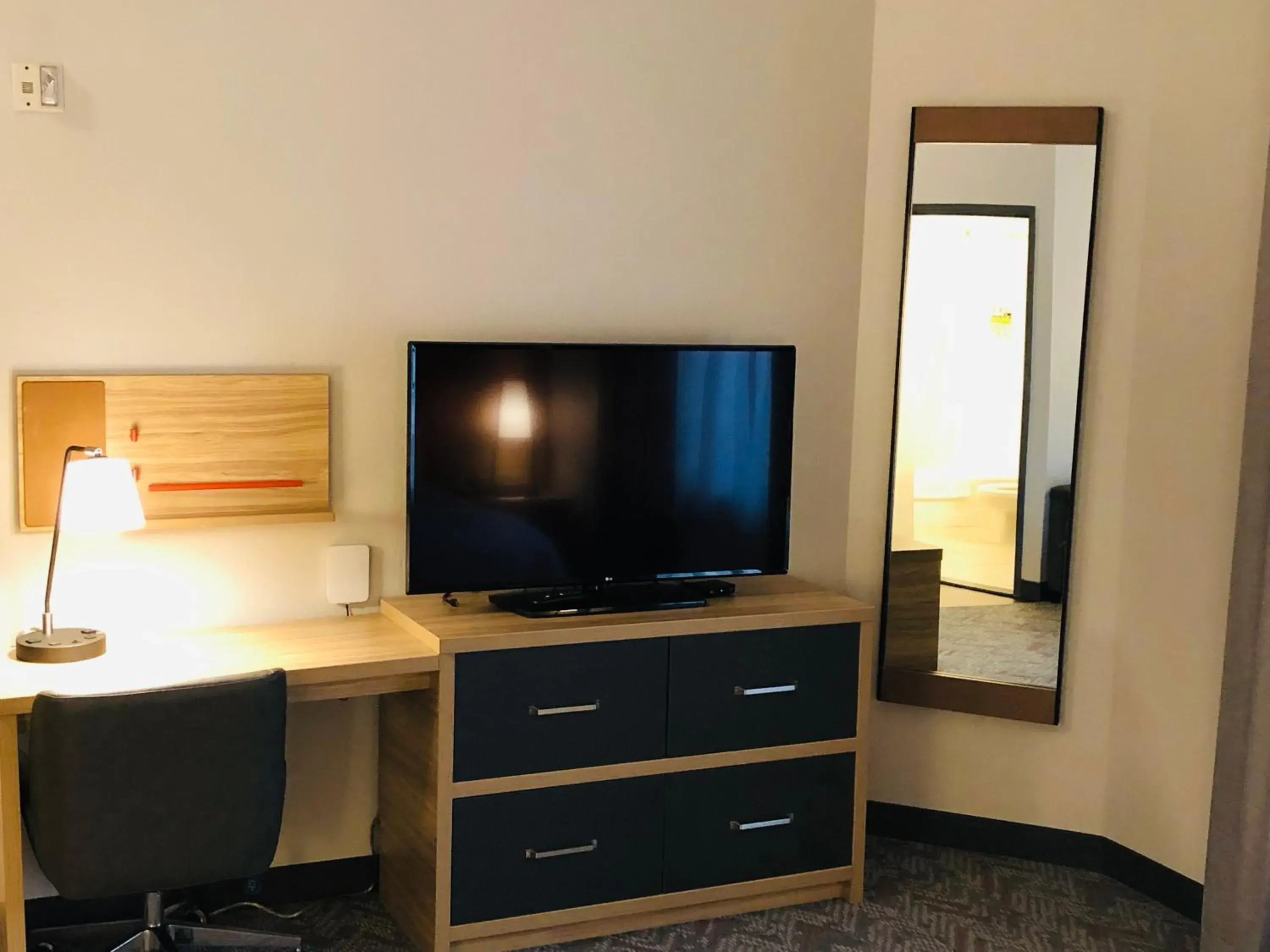 Queen Studio Suite in Candlewood Suites Mount Pleasant by IHG Queen Studio Suite in Candlewood Suites Mount Pleasant by IHG