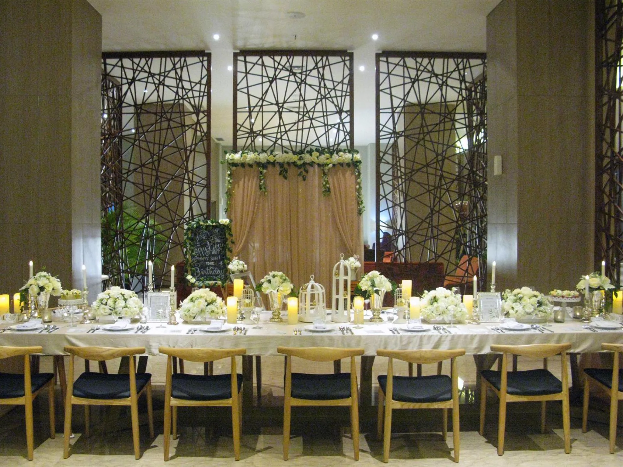 Restaurant/places to eat in Gammara Hotel Makassar