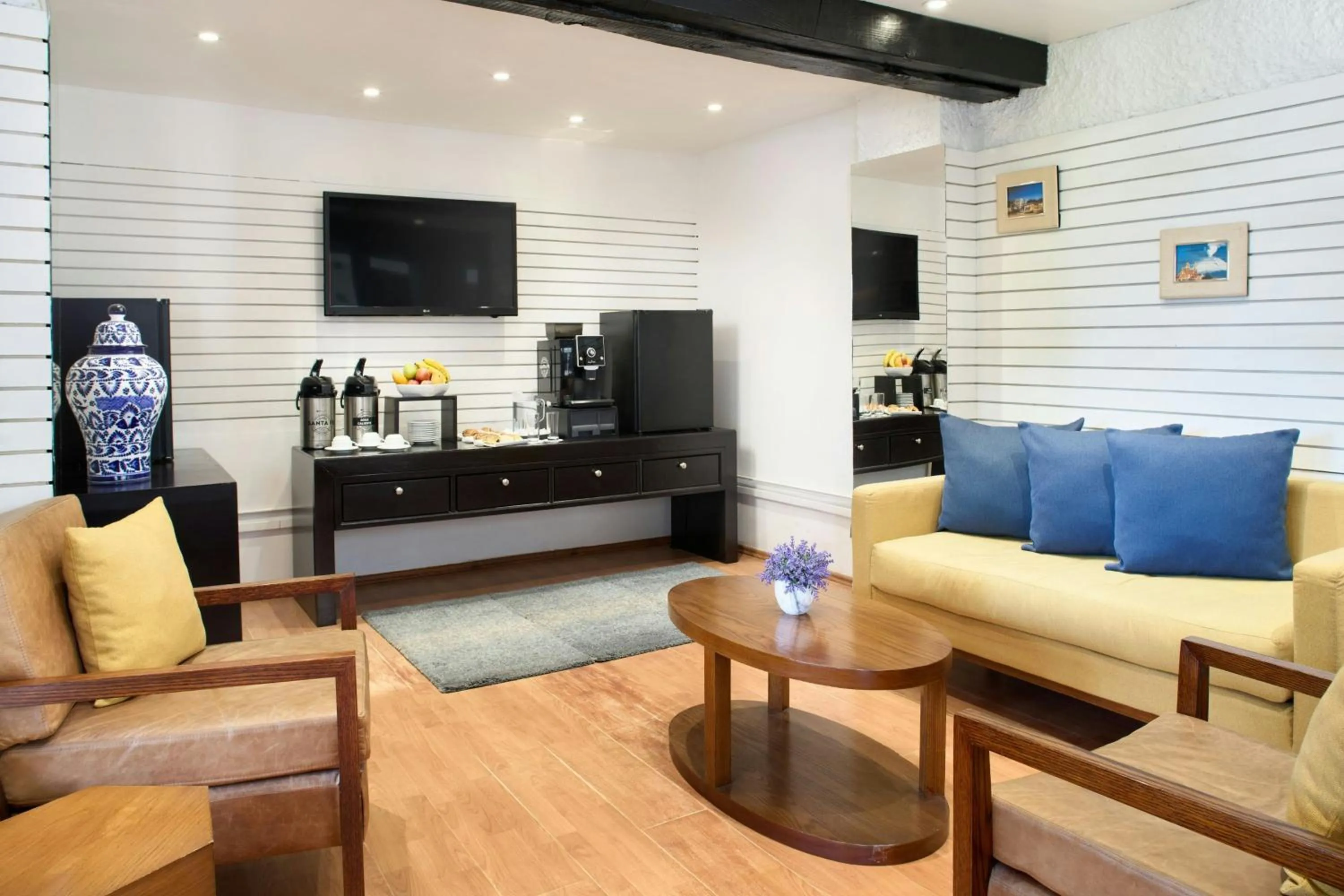 Lounge or bar in Marriott Puebla Hotel Meson del Angel