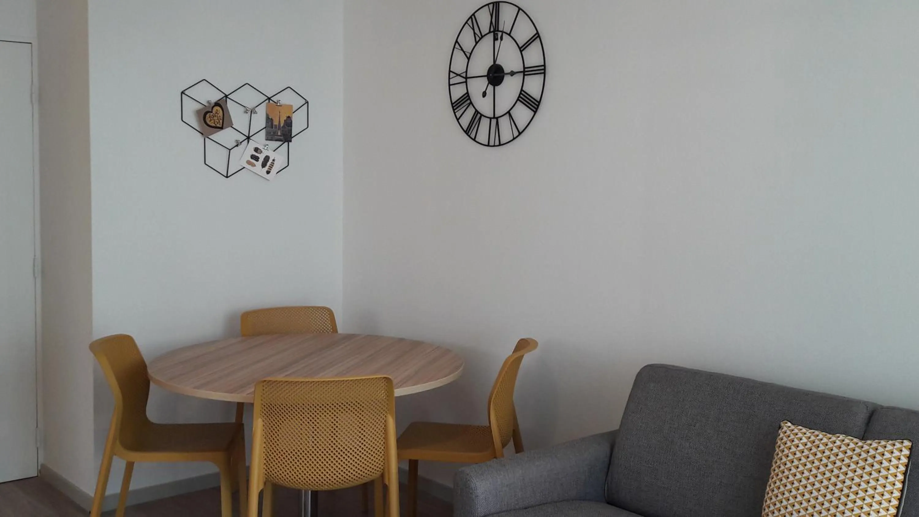 Library in Apparteo Dijon