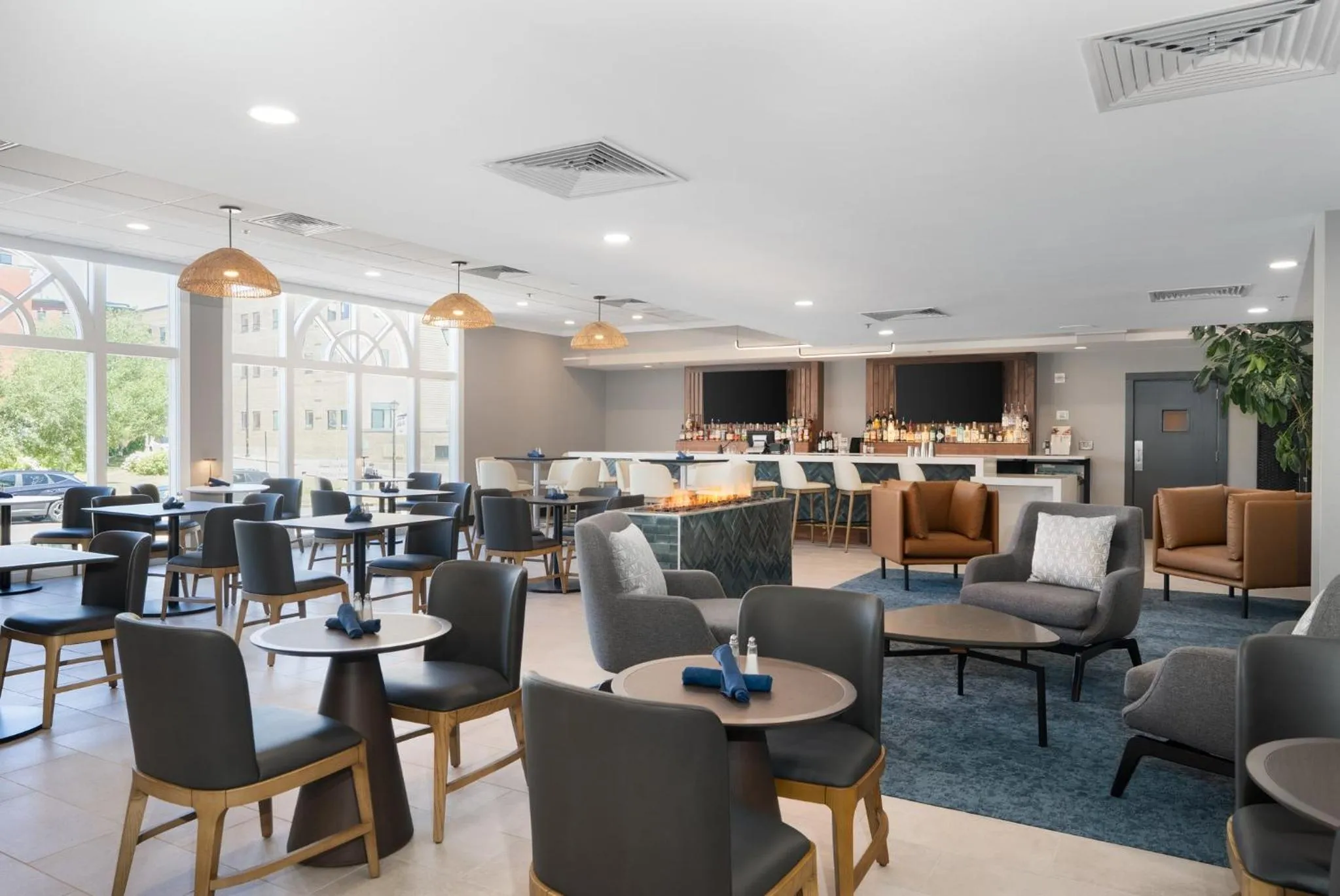 Restaurant/places to eat in Holiday Inn Portland-By the Bay by IHG