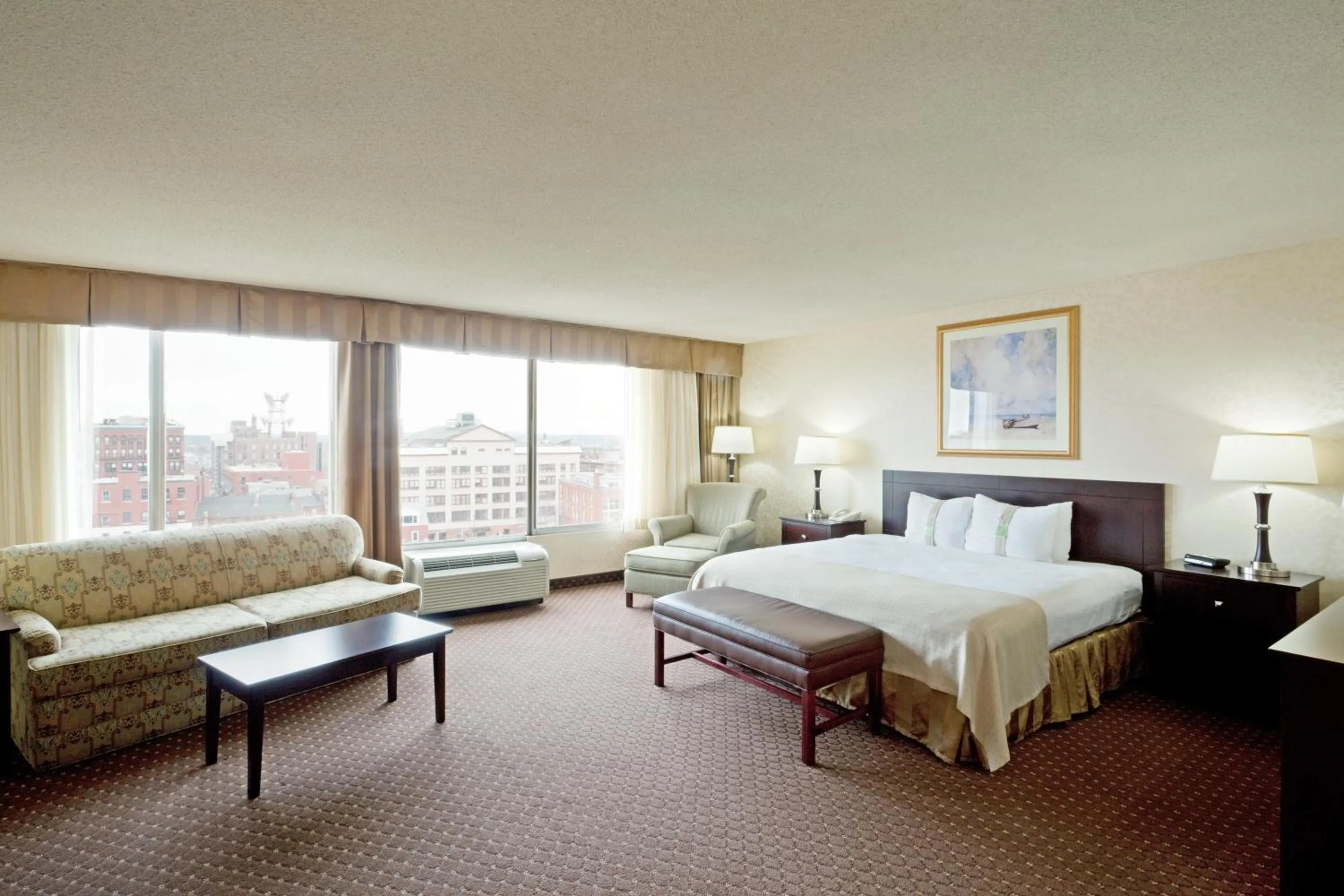 Photo of the whole room, Bed in Holiday Inn Portland-By the Bay by IHG