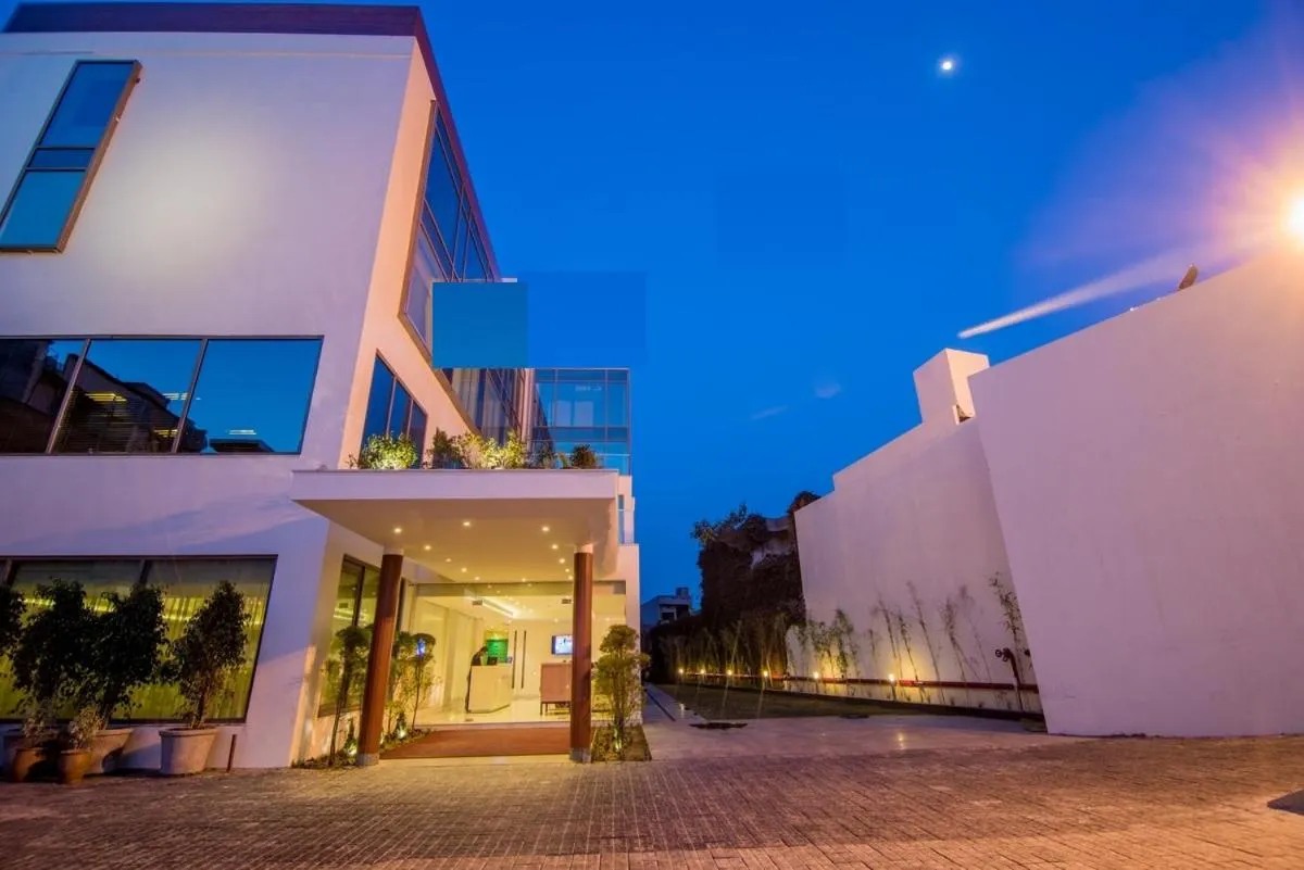 Restaurant/places to eat in The Imperial Poonam Hotel