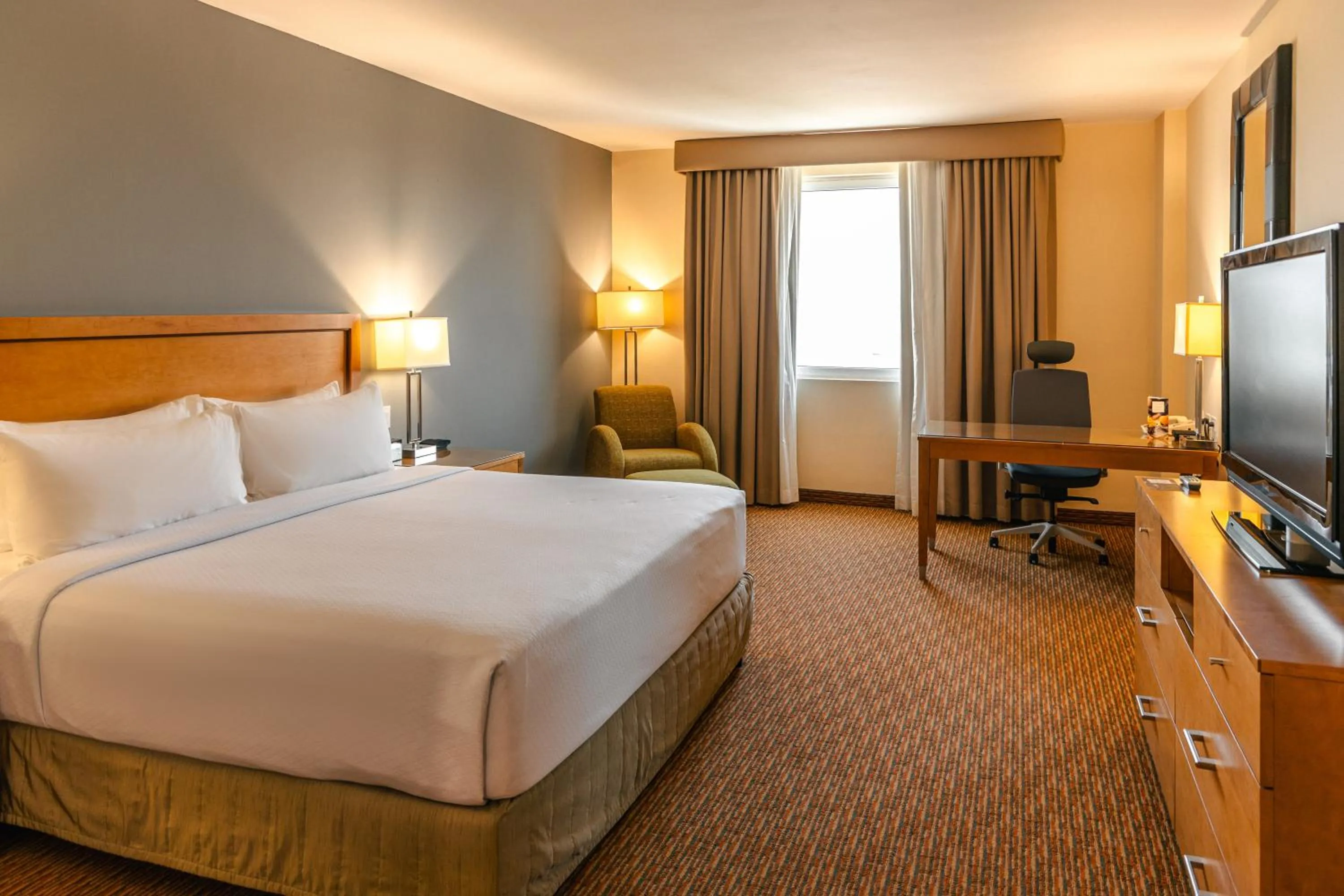 Bedroom, Bed in Crowne Plaza Monterrey Aeropuerto by IHG