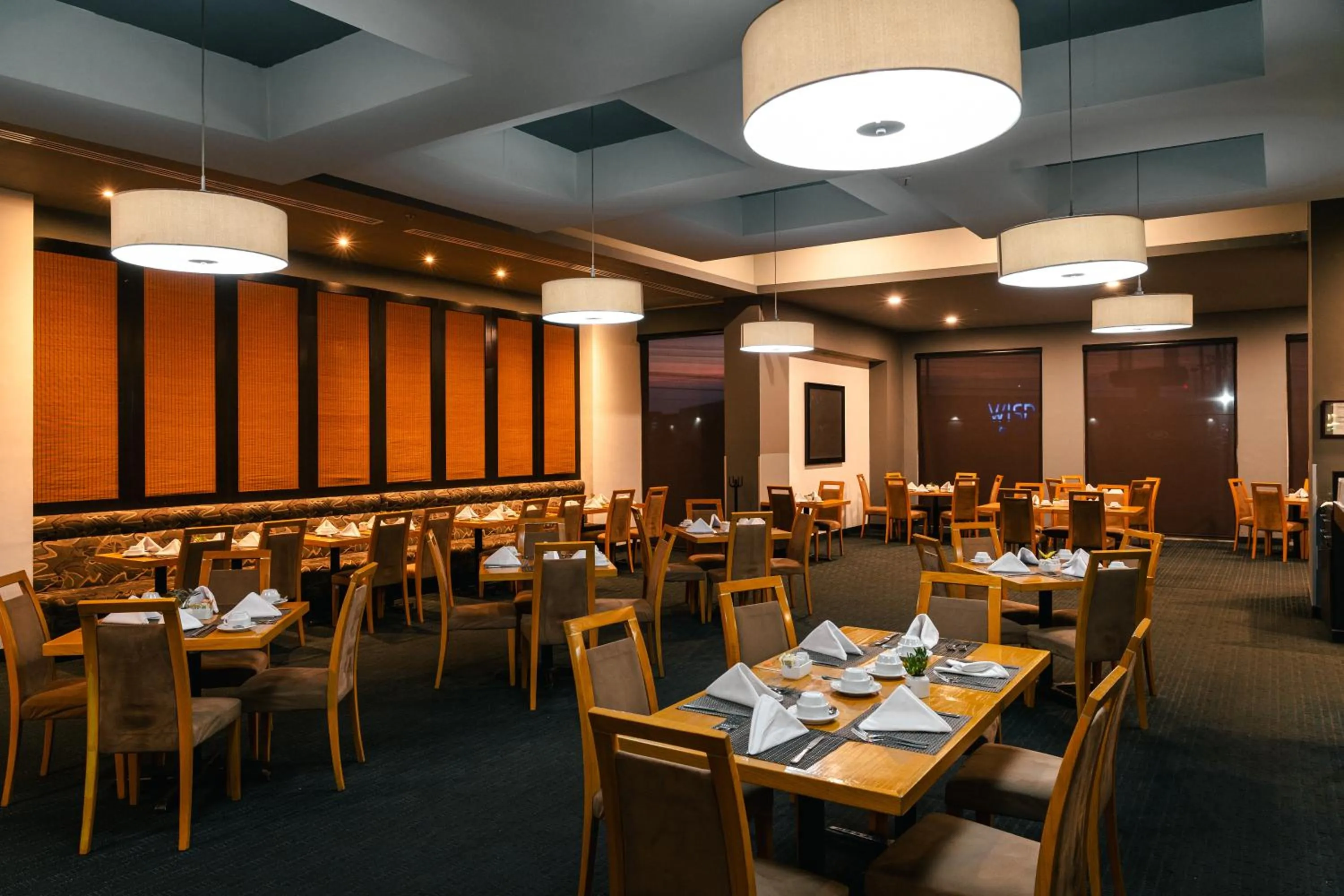Restaurant/places to eat in Crowne Plaza Monterrey Aeropuerto by IHG