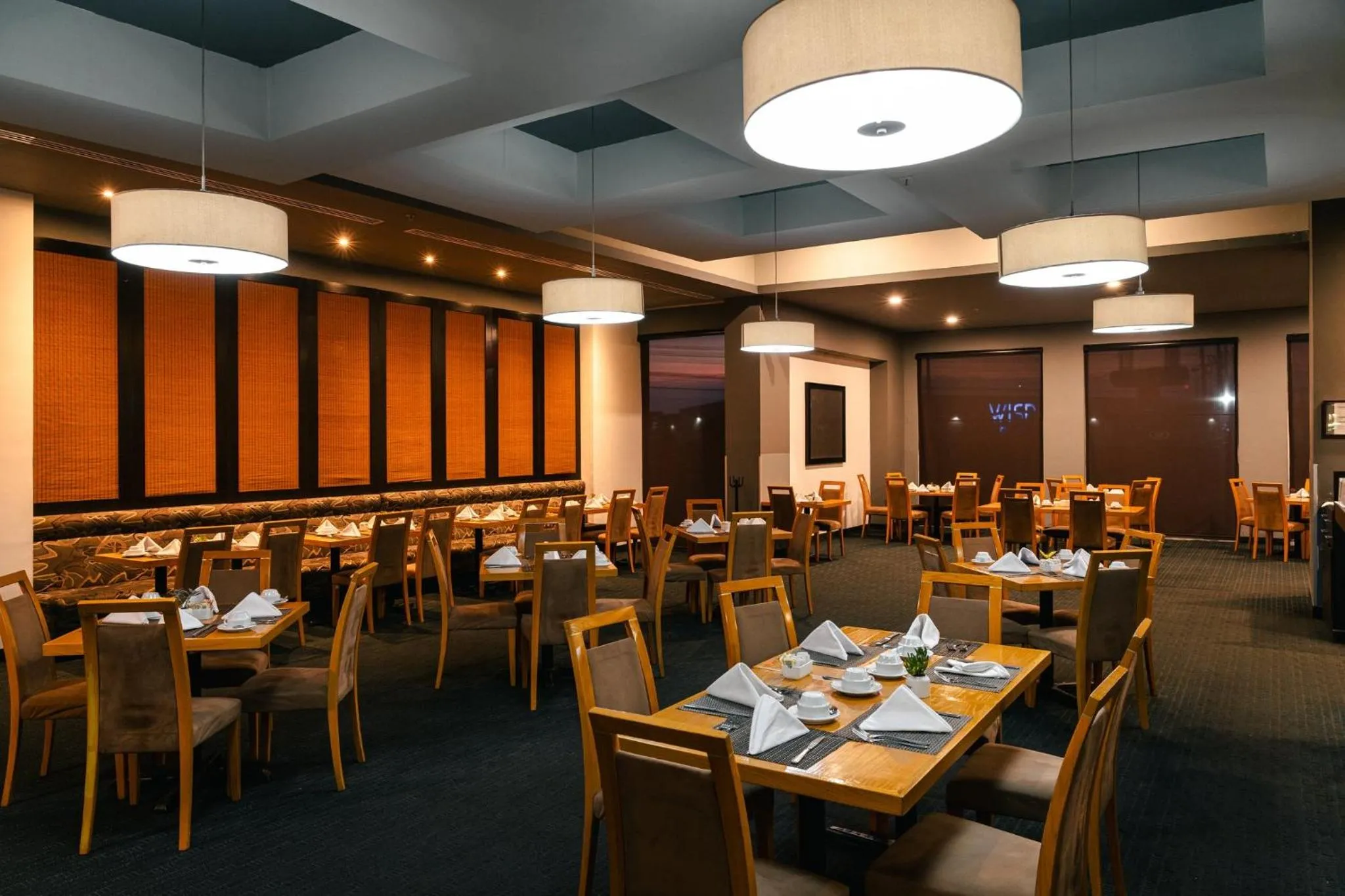 Restaurant/places to eat in Crowne Plaza Monterrey Aeropuerto by IHG