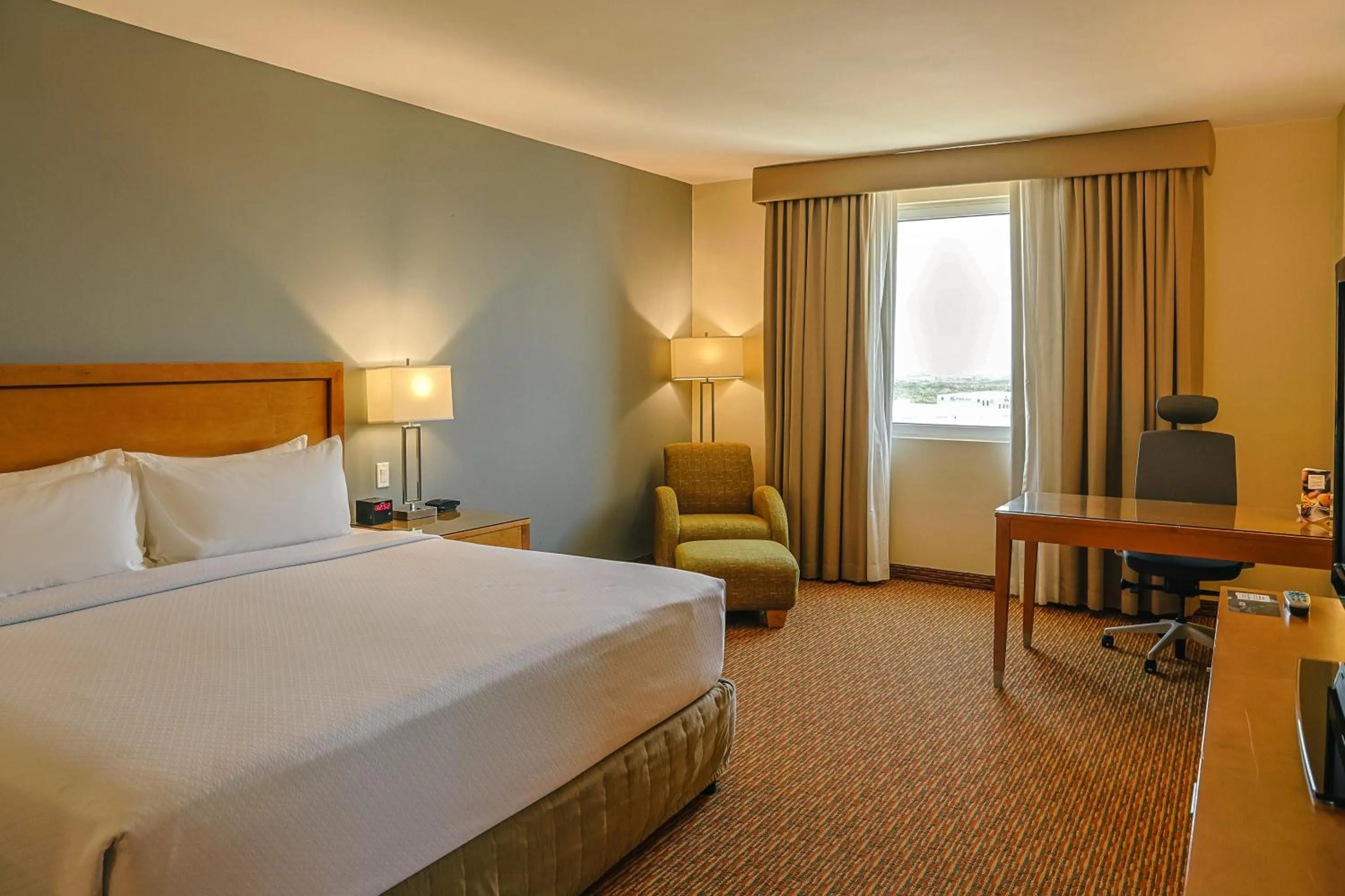 Bedroom, Bed in Crowne Plaza Monterrey Aeropuerto by IHG