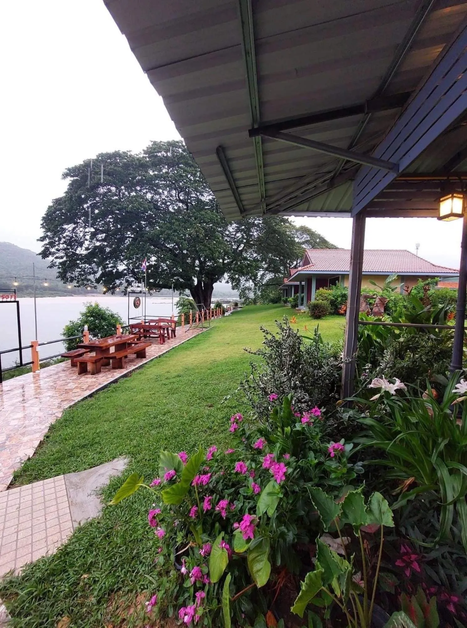 Restaurant/places to eat in Khong Chiam Orchid Riverside Resort