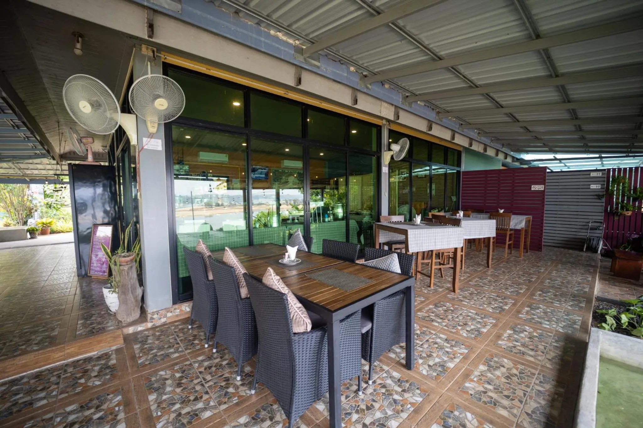 Restaurant/places to eat in Khong Chiam Orchid Riverside Resort