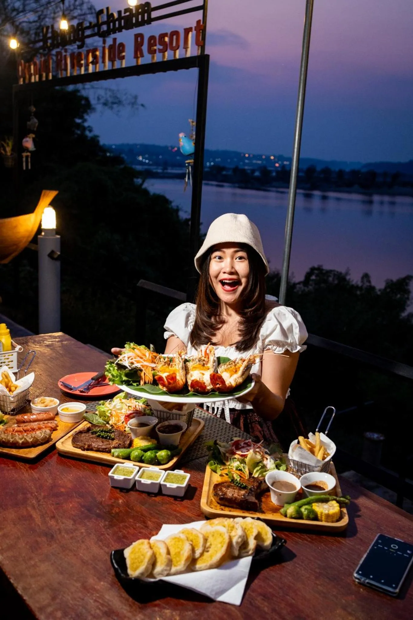 Restaurant/places to eat in Khong Chiam Orchid Riverside Resort