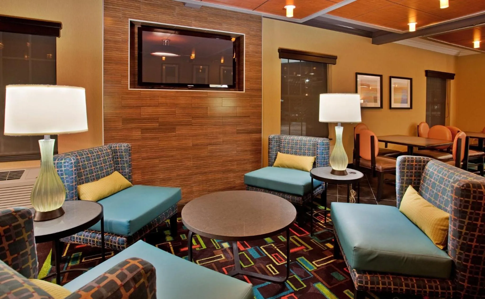 Breakfast in Holiday Inn Express Hotel & Suites North Kansas City by IHG
