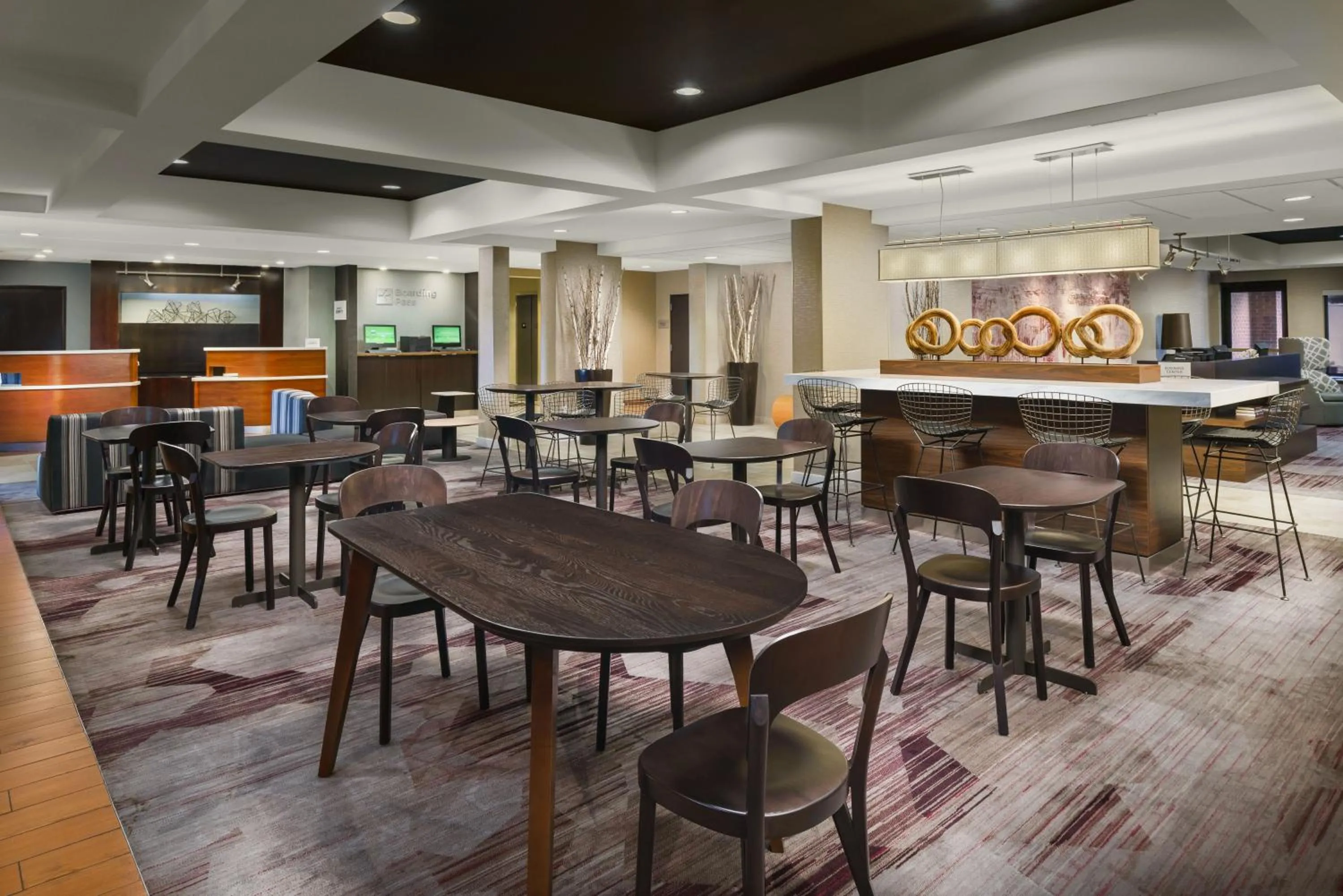 Restaurant/places to eat in Courtyard Chicago Bloomingdale