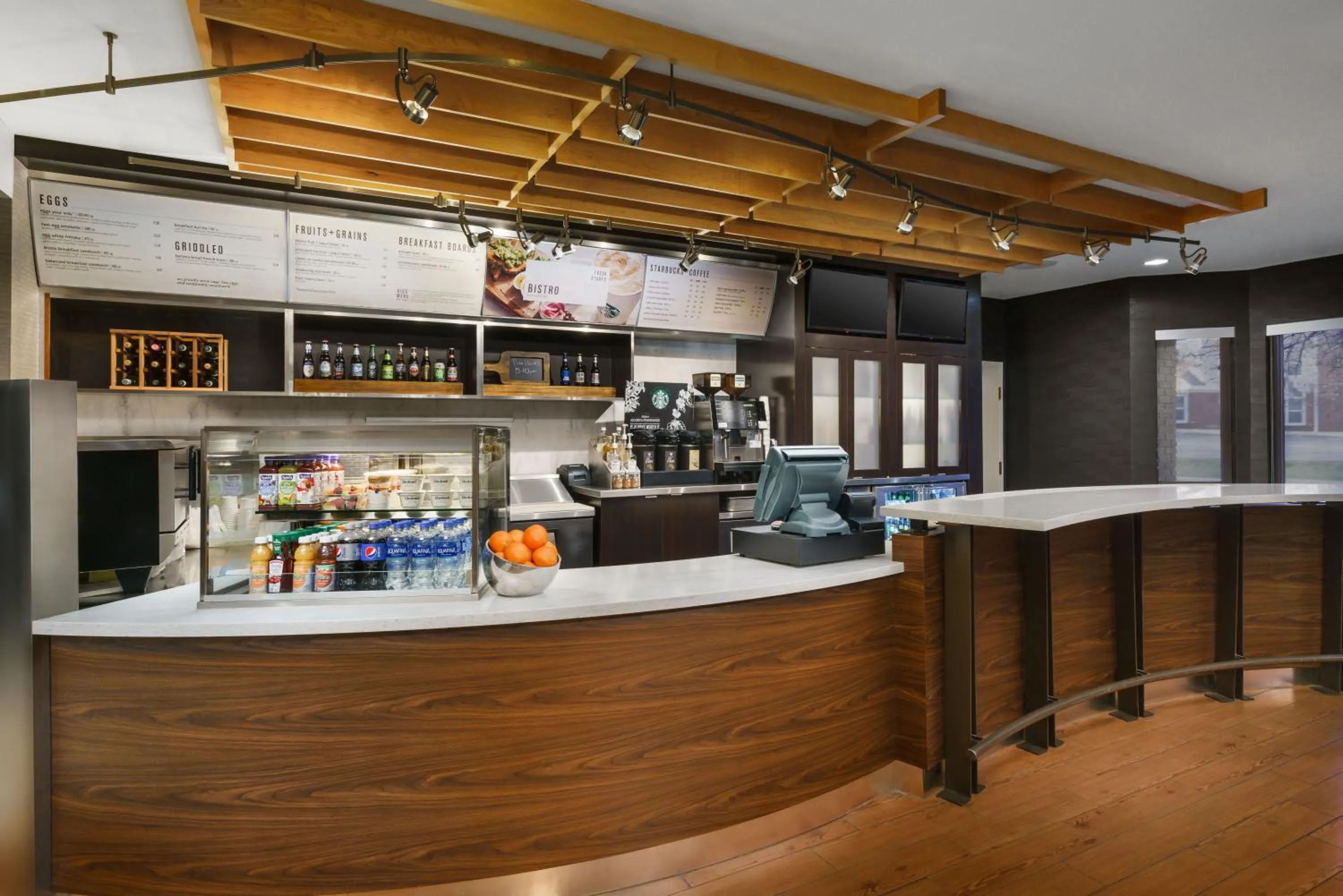 Restaurant/places to eat in Courtyard Chicago Bloomingdale