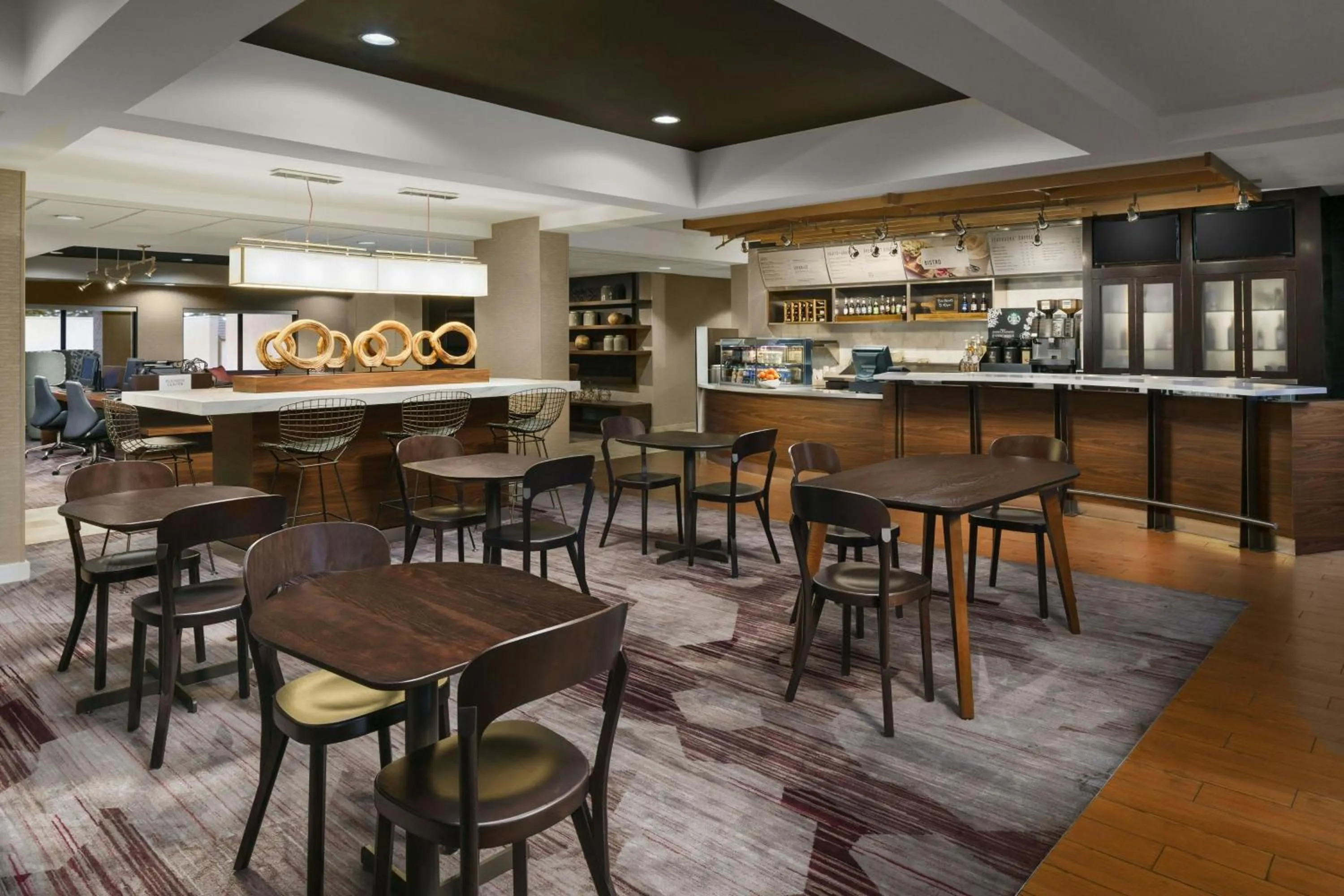 Restaurant/places to eat in Courtyard Chicago Bloomingdale