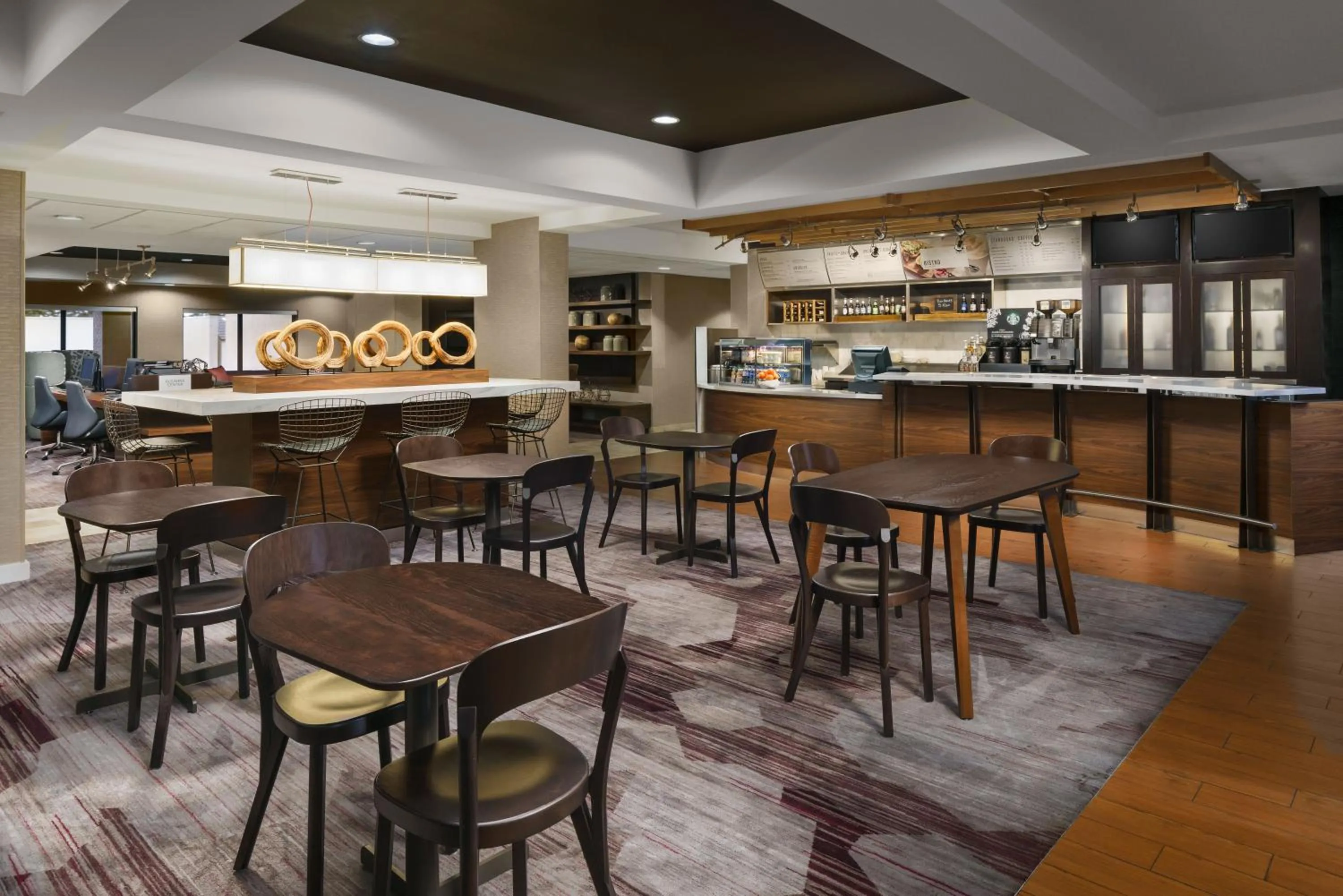 Restaurant/places to eat in Courtyard Chicago Bloomingdale