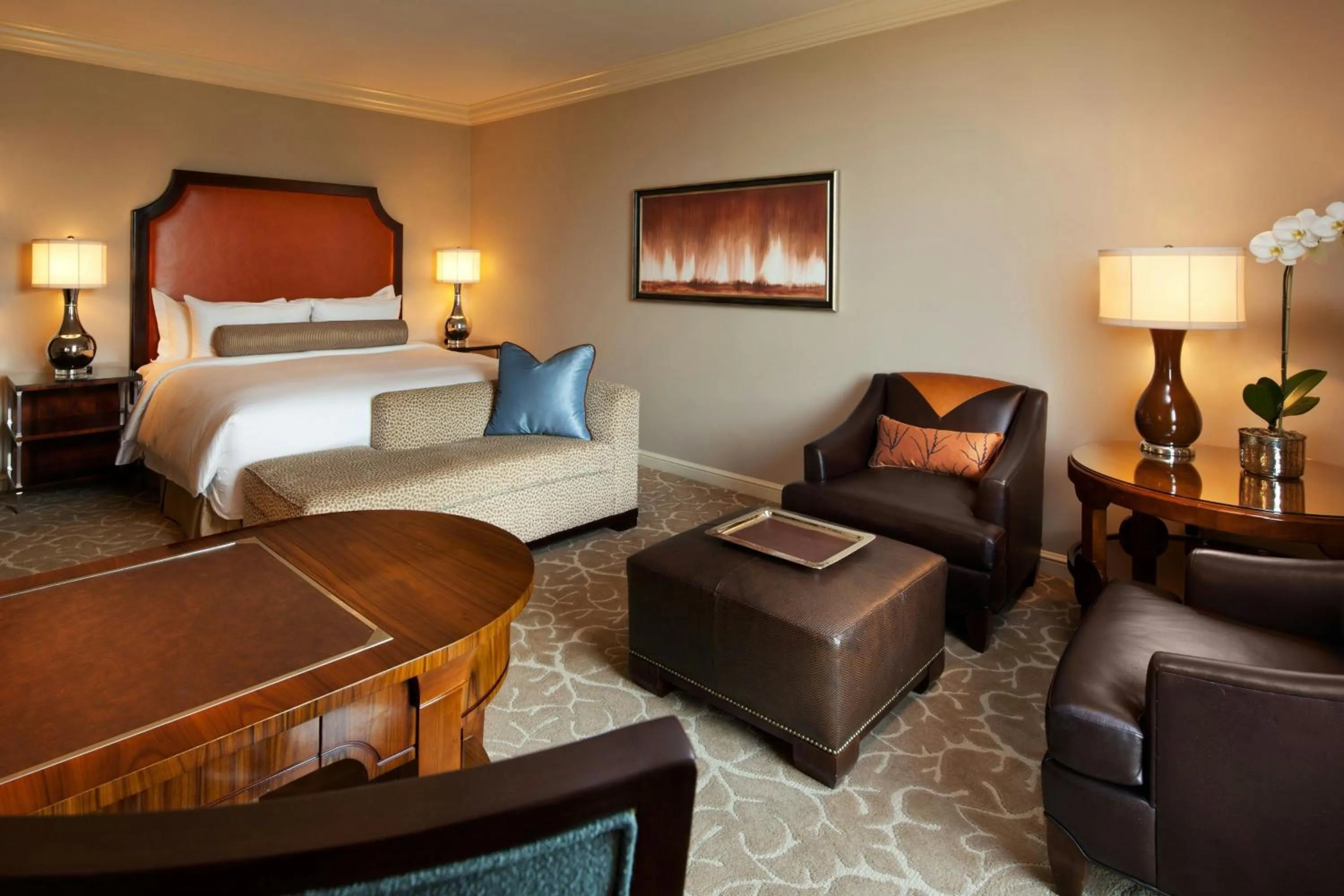 Photo of the whole room, Bed in The St. Regis Houston