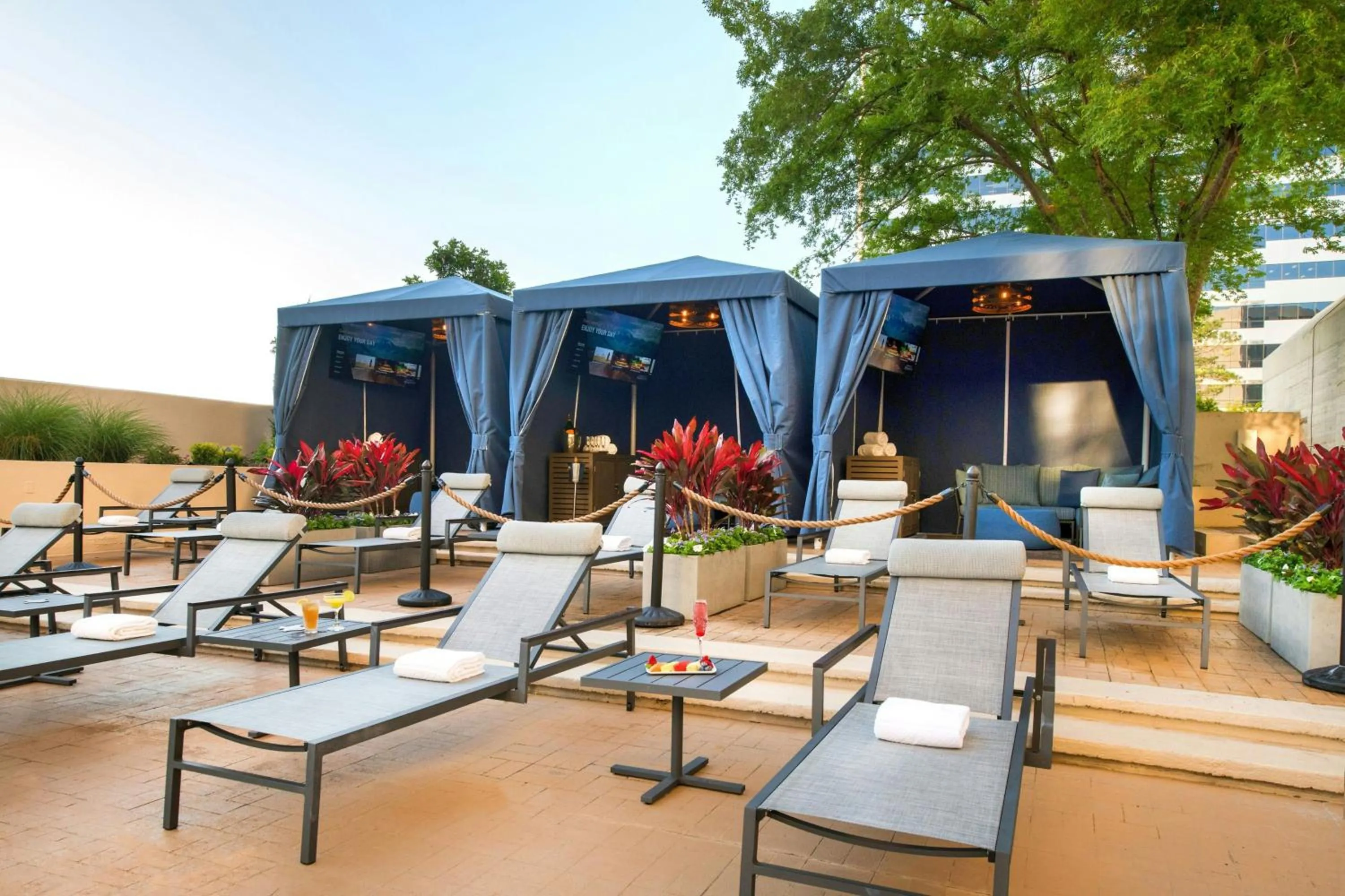 Swimming pool in The St. Regis Houston