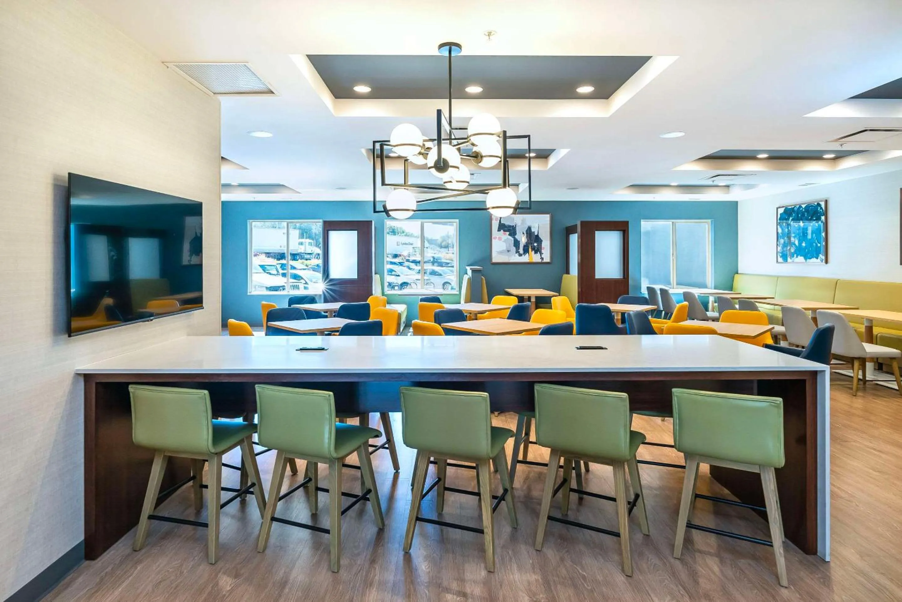 Breakfast in Comfort Suites Kelowna