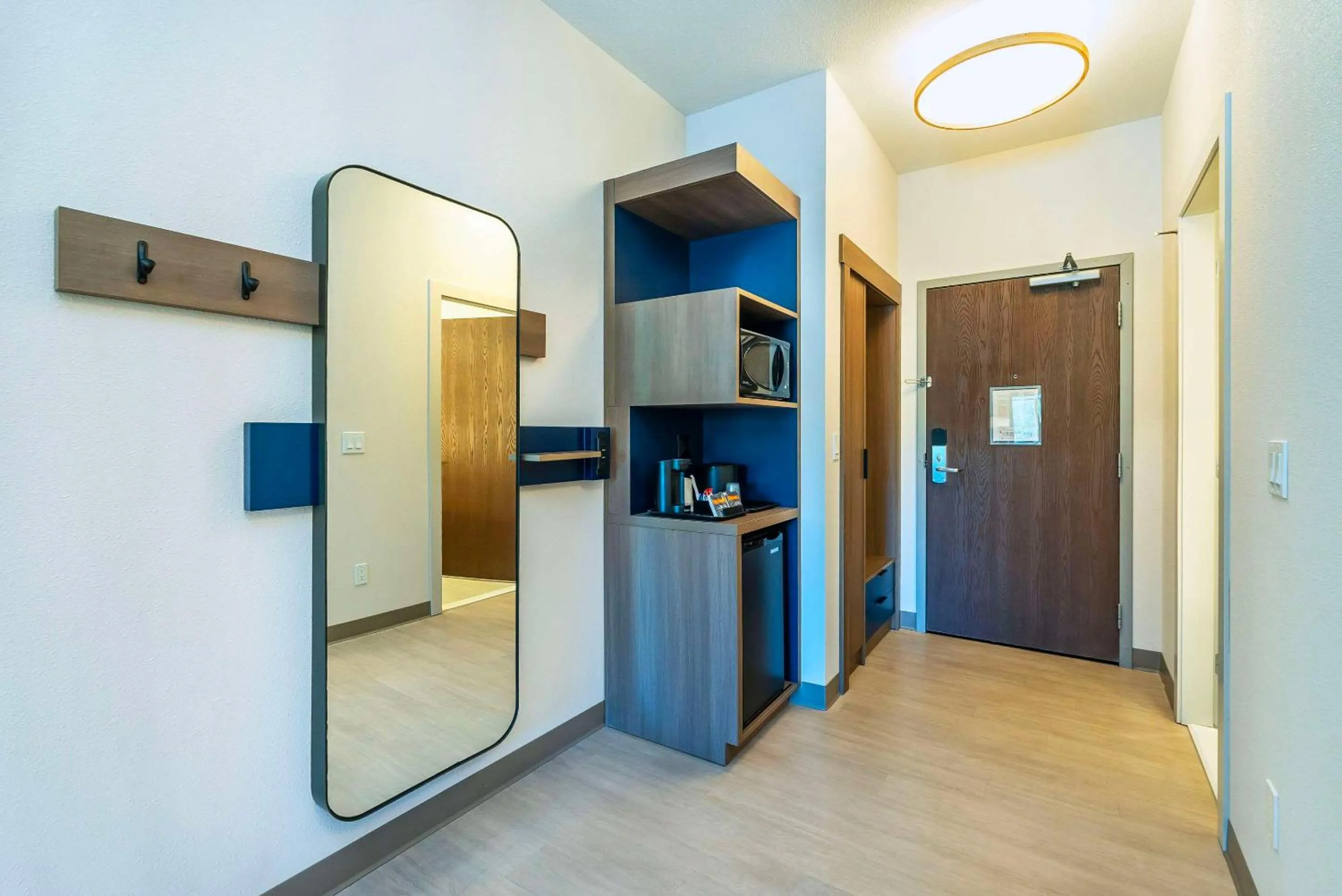 Bedroom in Comfort Suites Kelowna