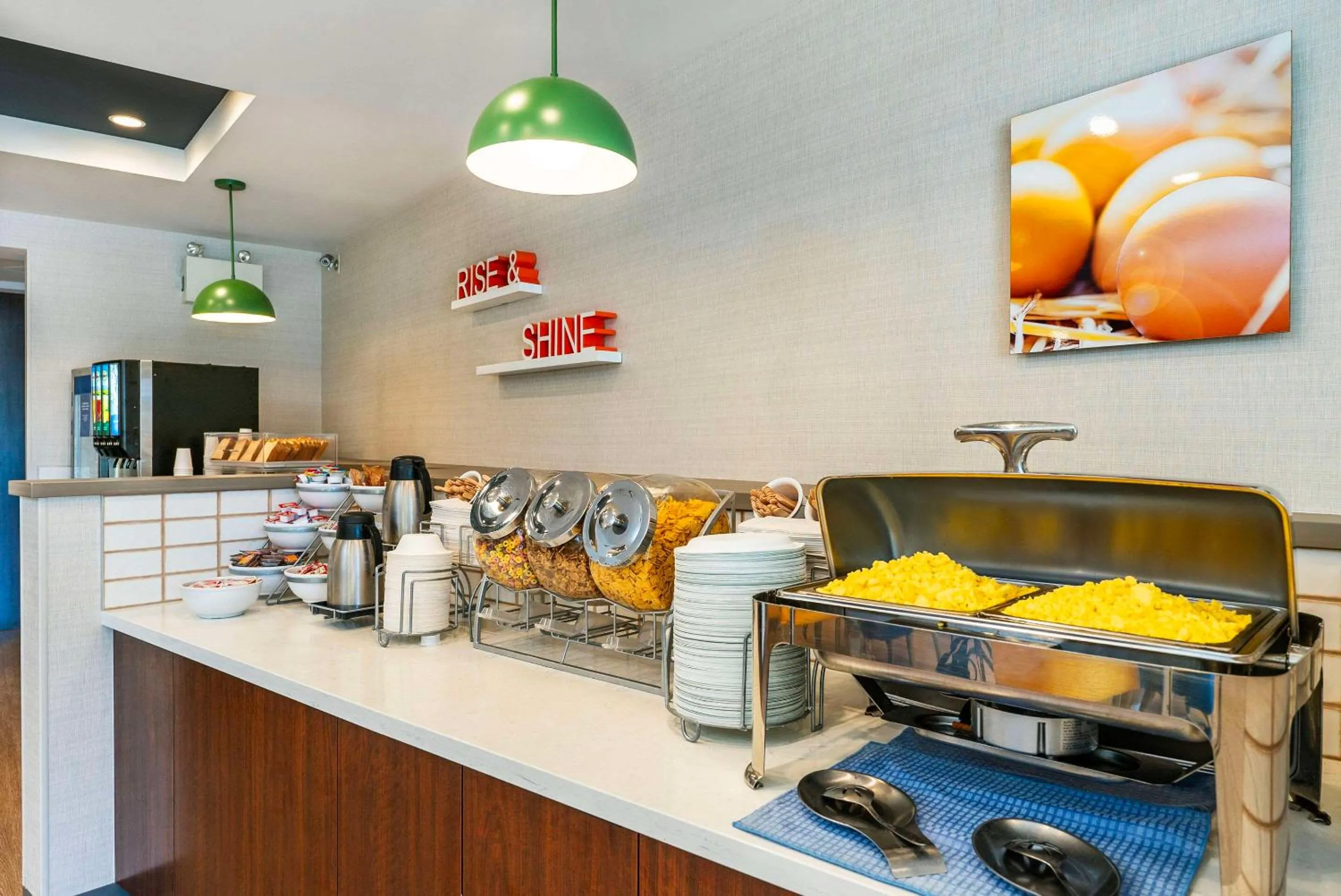 Breakfast in Comfort Suites Kelowna