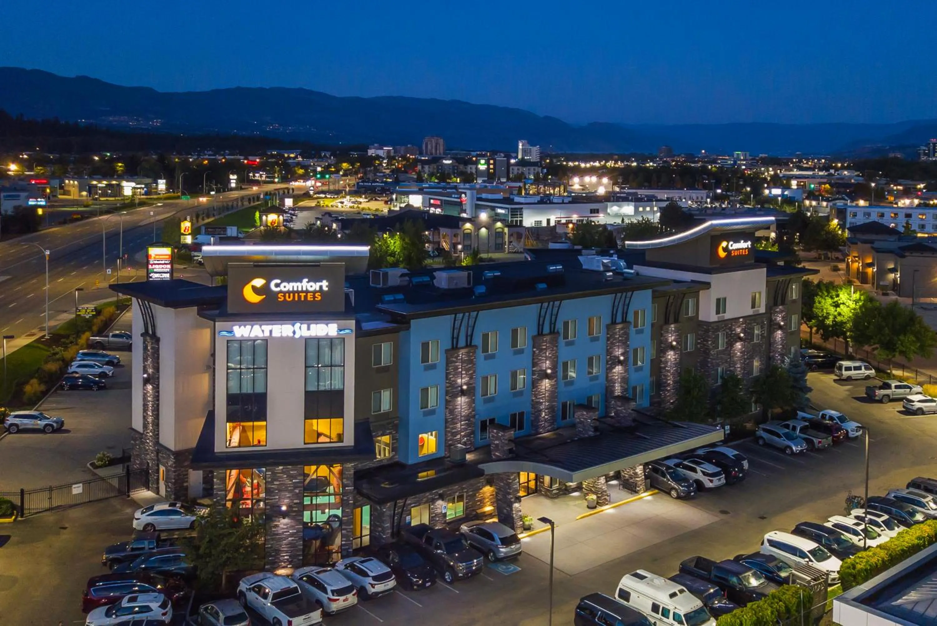 Property building in Comfort Suites Kelowna