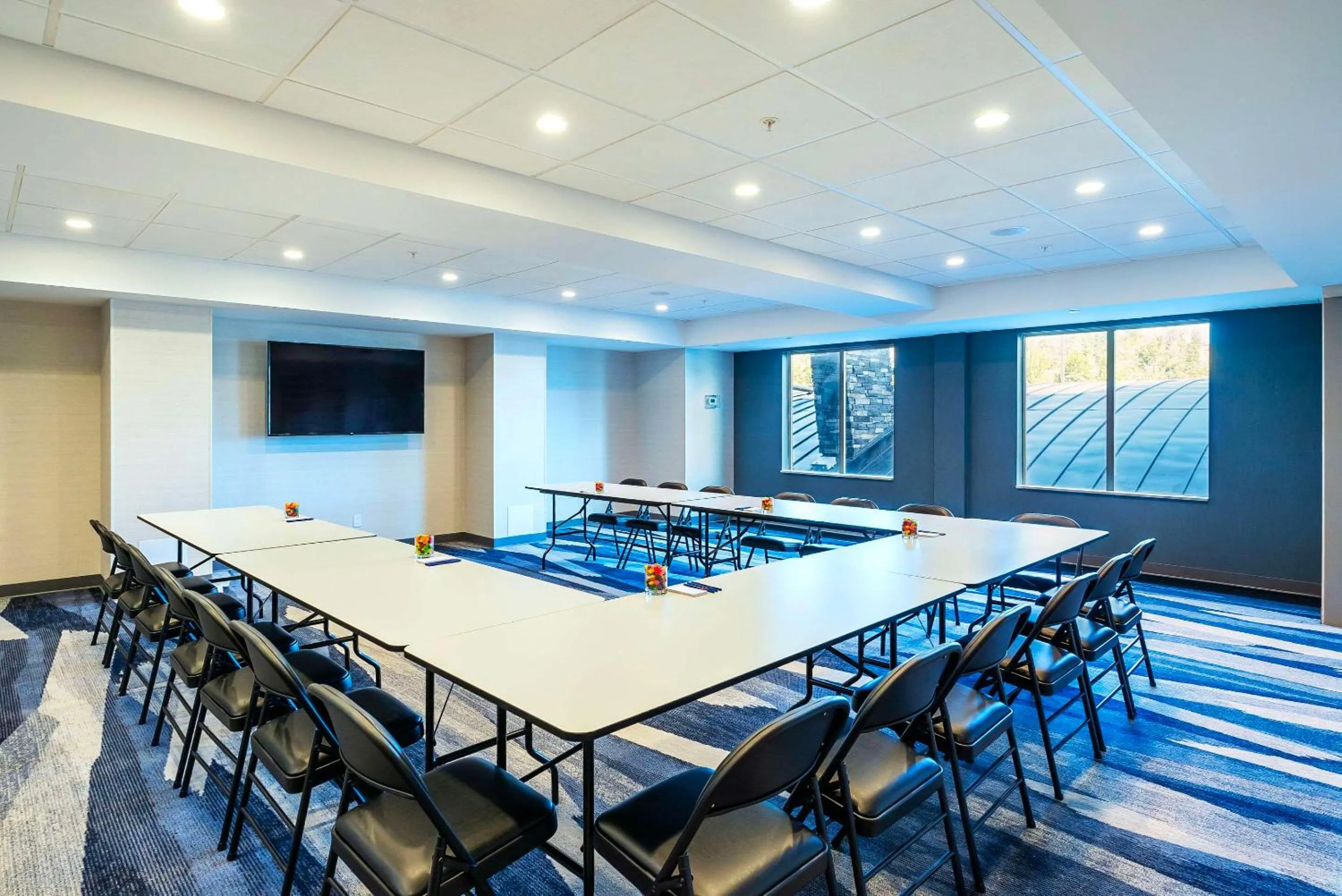 Meeting/conference room in Comfort Suites Kelowna
