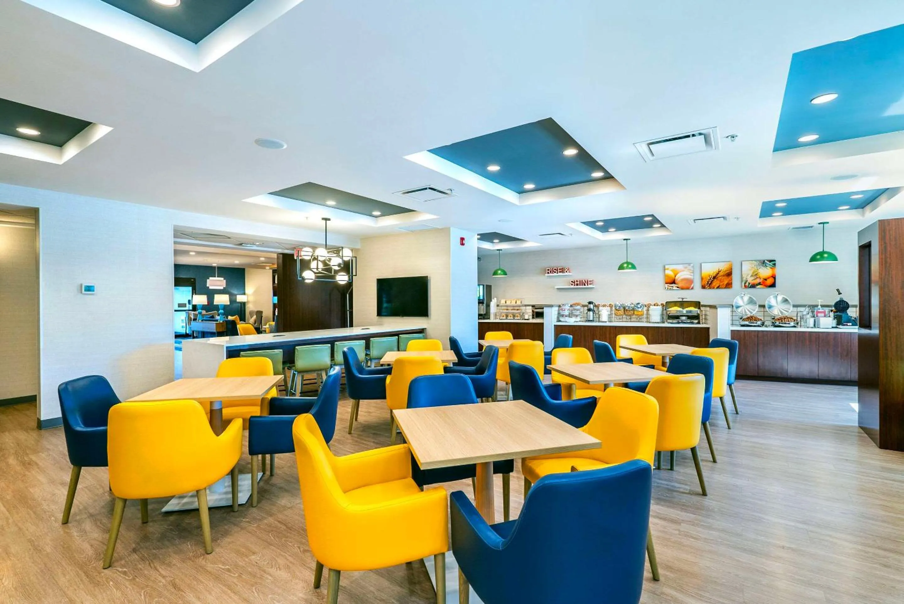 Breakfast in Comfort Suites Kelowna