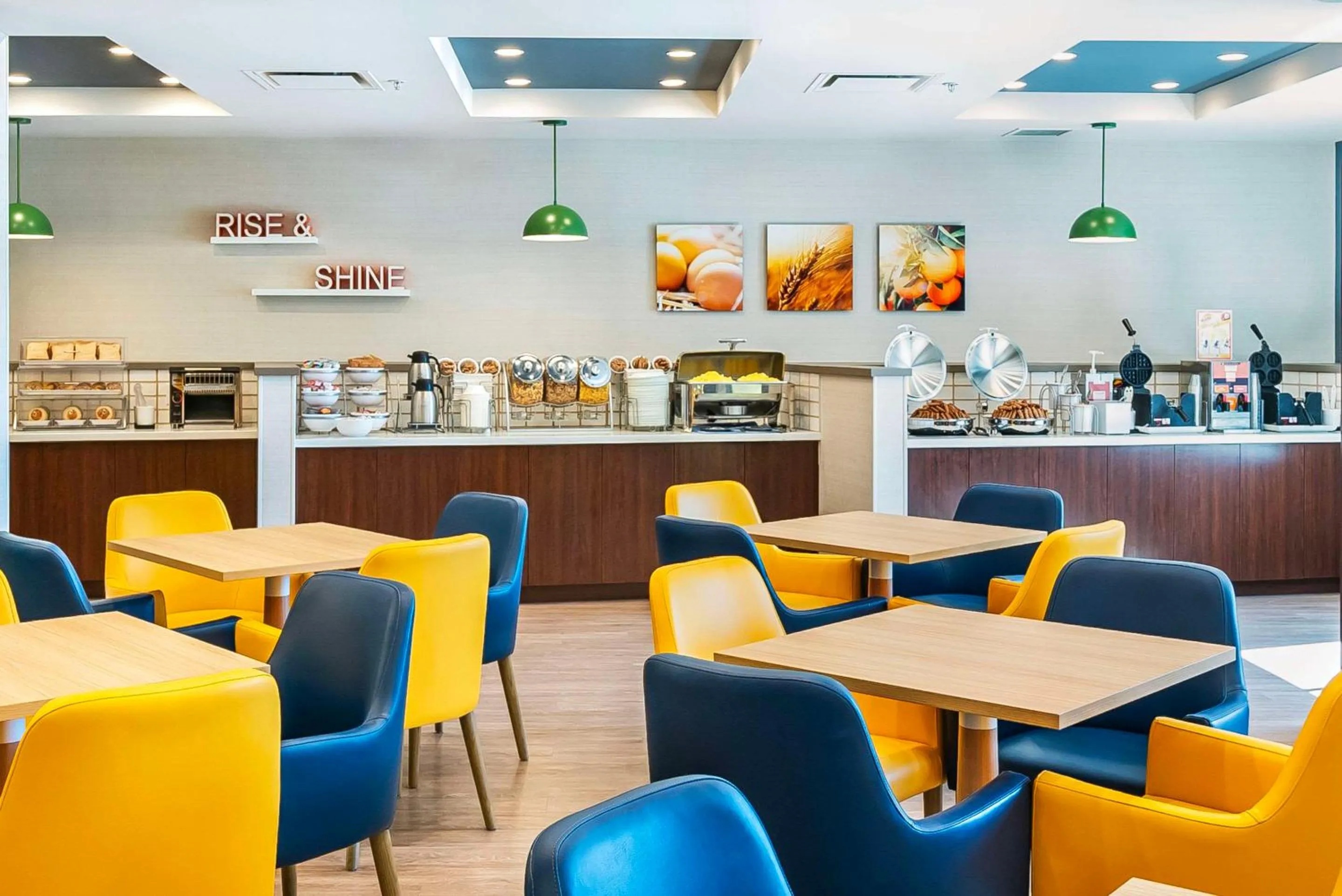 Breakfast in Comfort Suites Kelowna