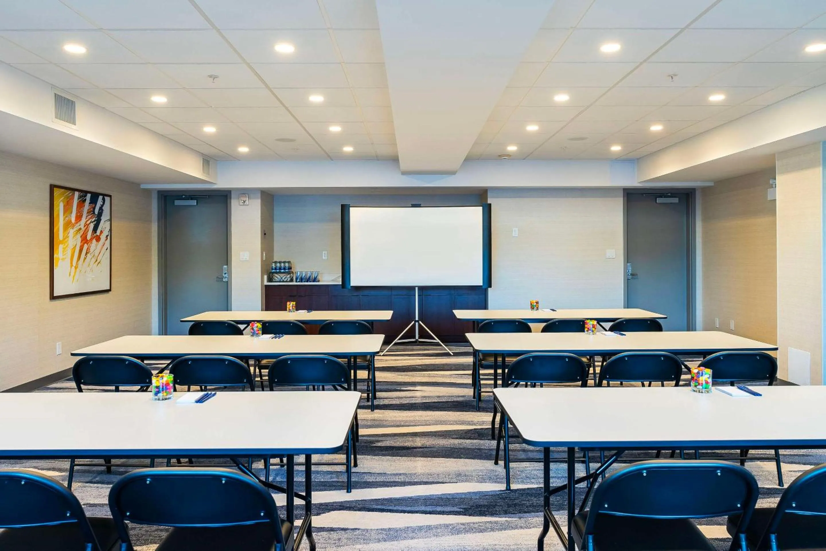 Meeting/conference room in Comfort Suites Kelowna