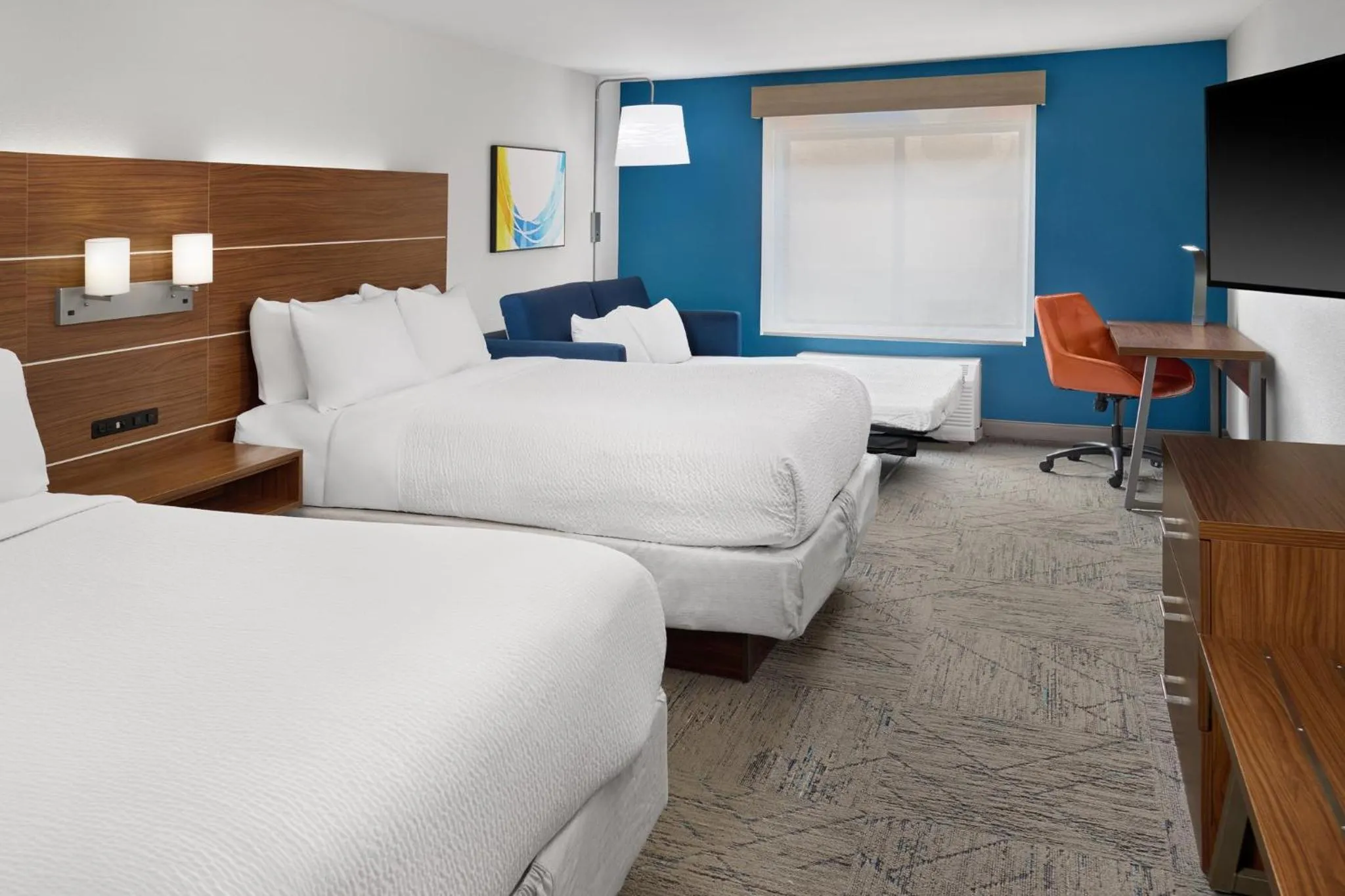Photo of the whole room in Holiday Inn Express Kansas City - at the Legends! by IHG