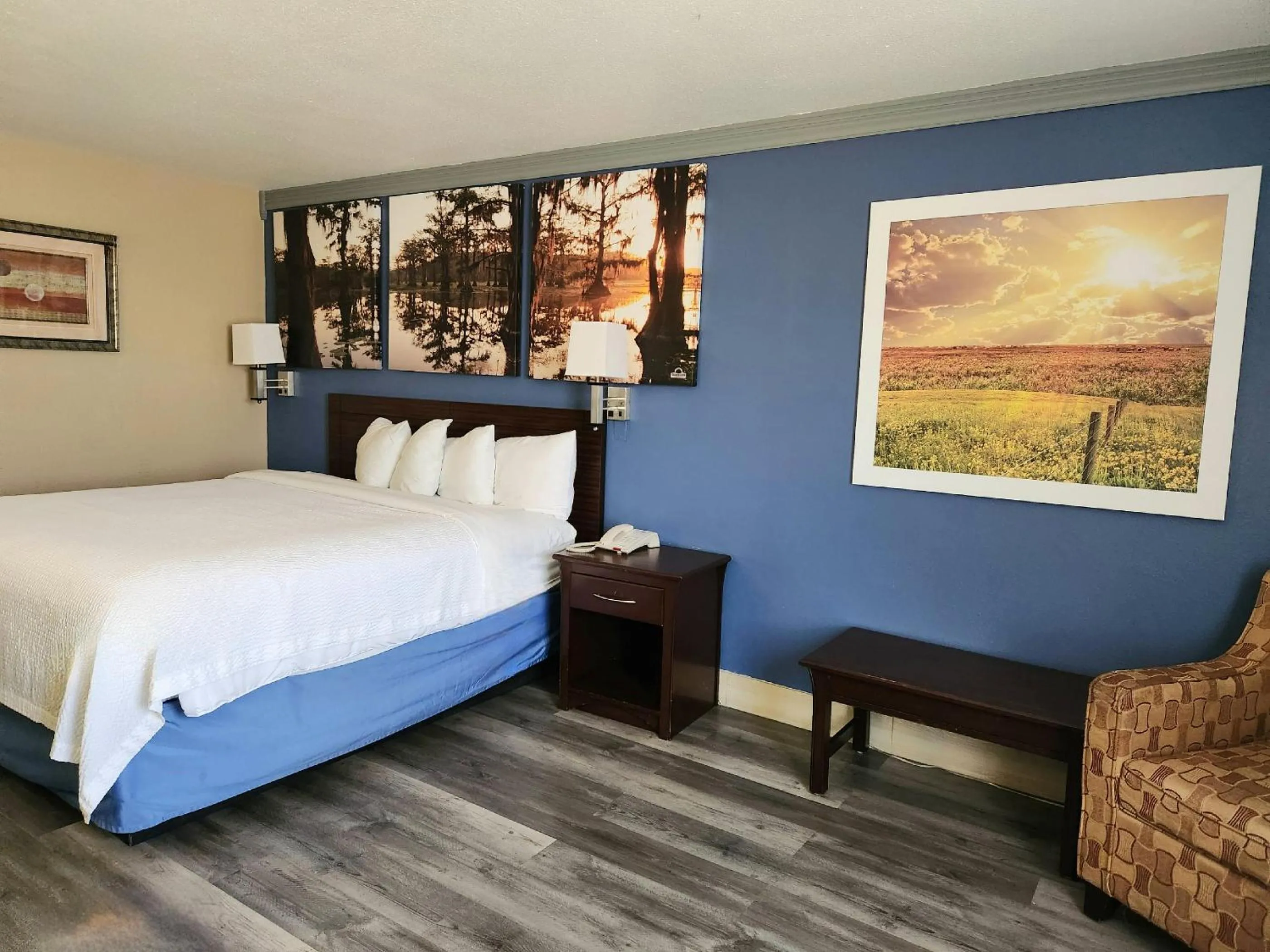 Bedroom, Bed in Days Inn by Wyndham Rosenberg