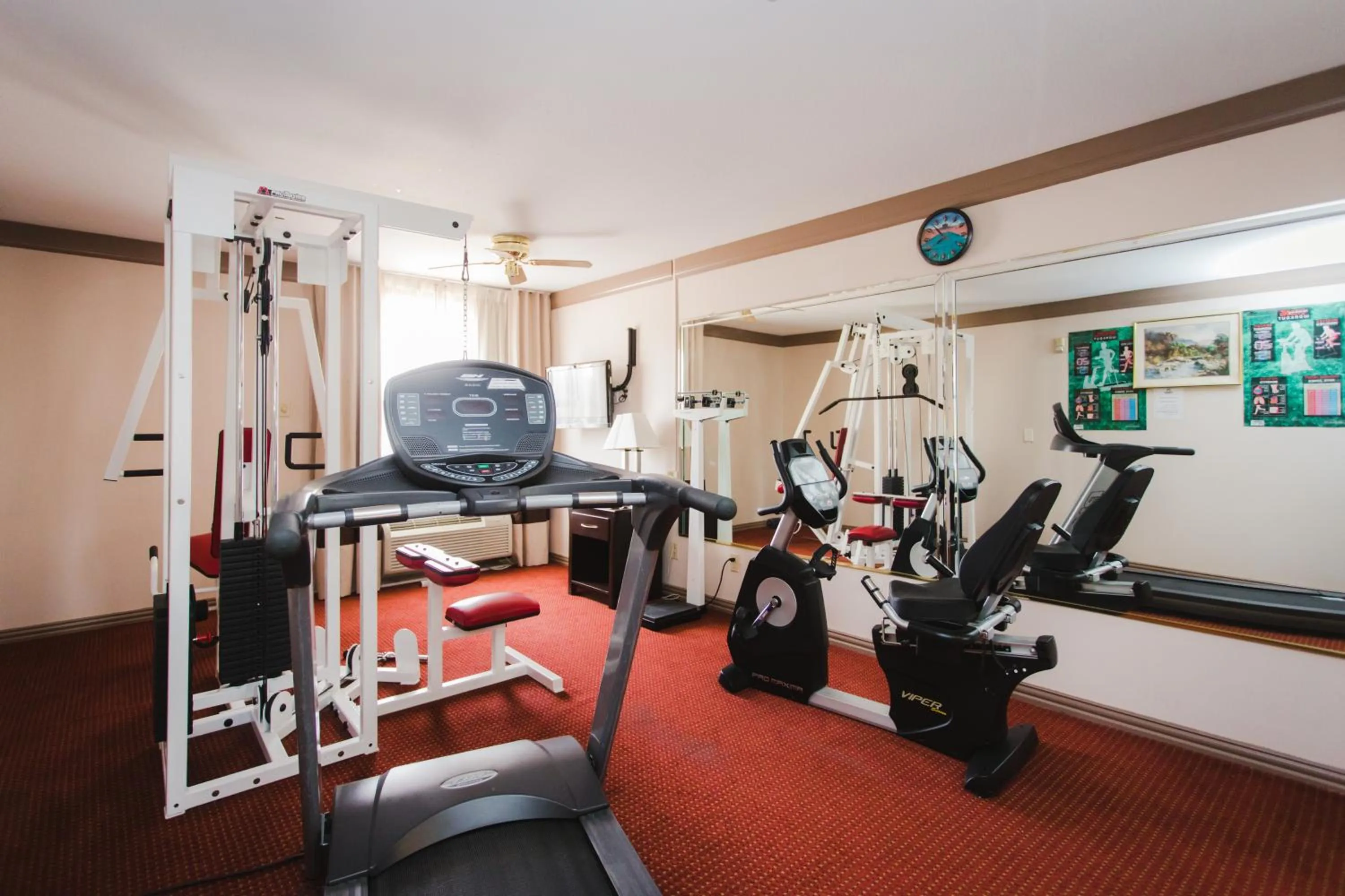 Fitness centre/facilities in Days Inn by Wyndham Rosenberg