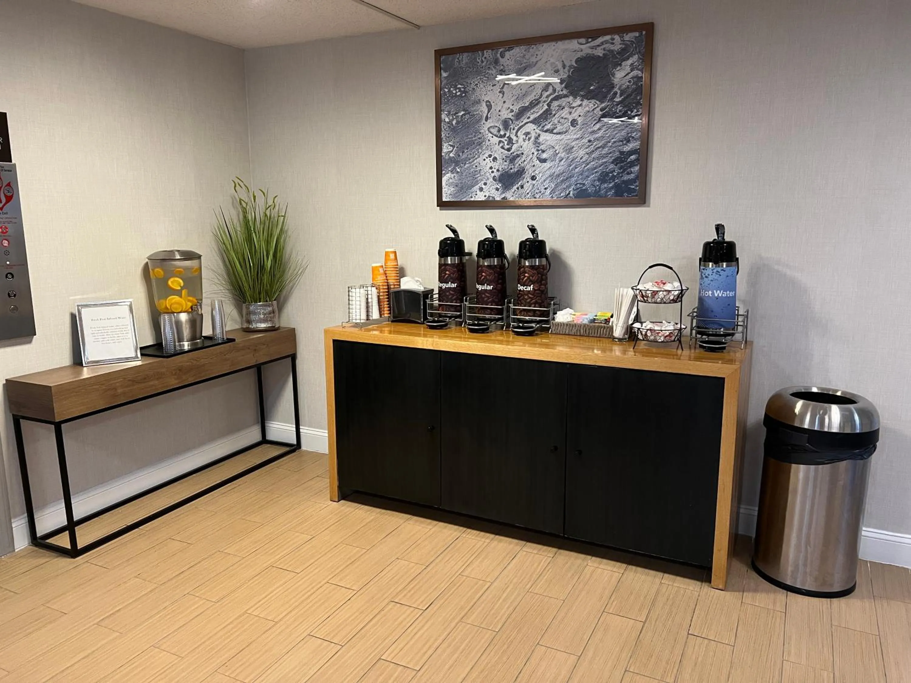 Coffee/tea facilities in Comfort Inn & Suites Danbury-Bethel
