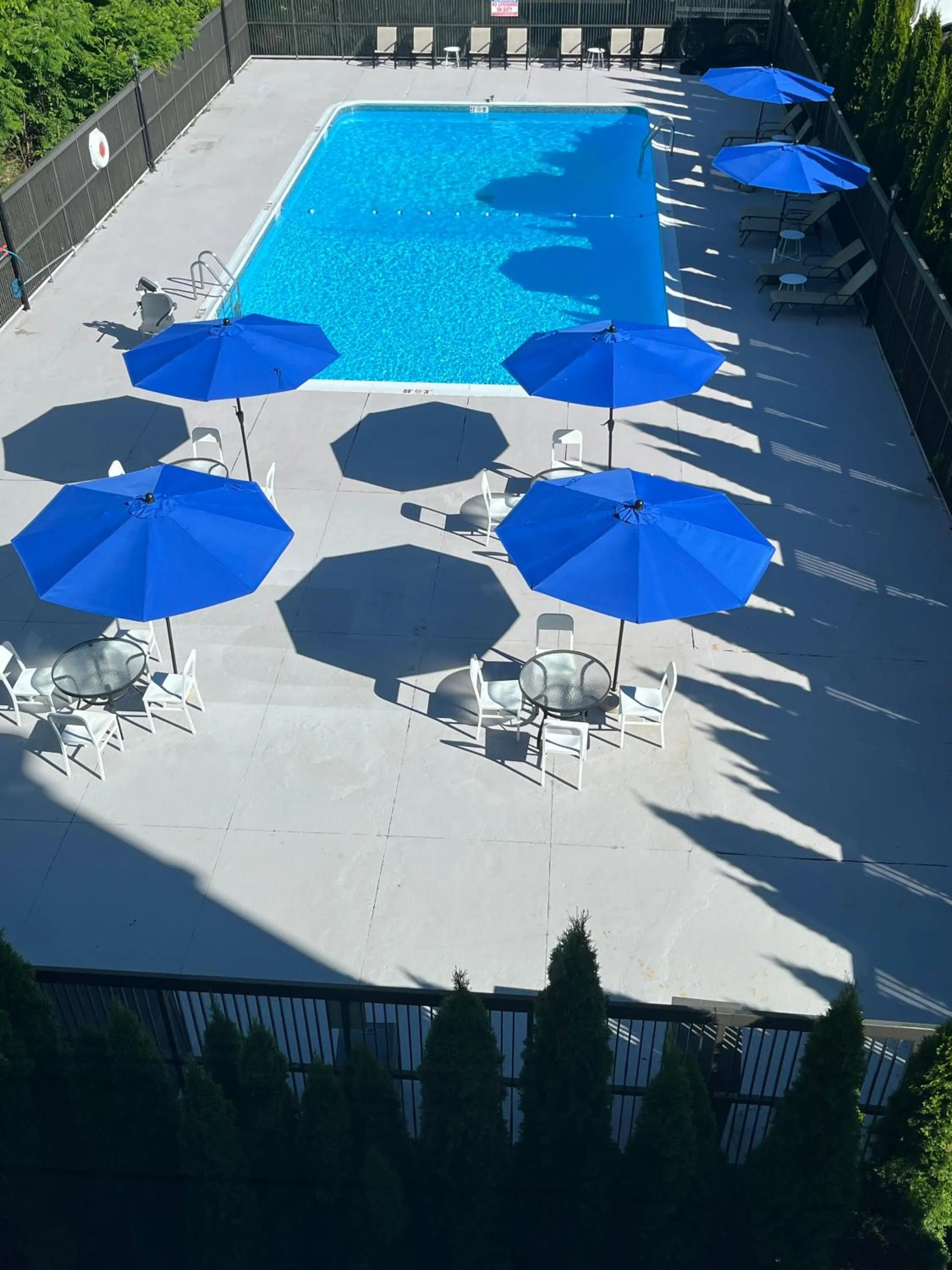 Swimming pool in Comfort Inn & Suites Danbury-Bethel