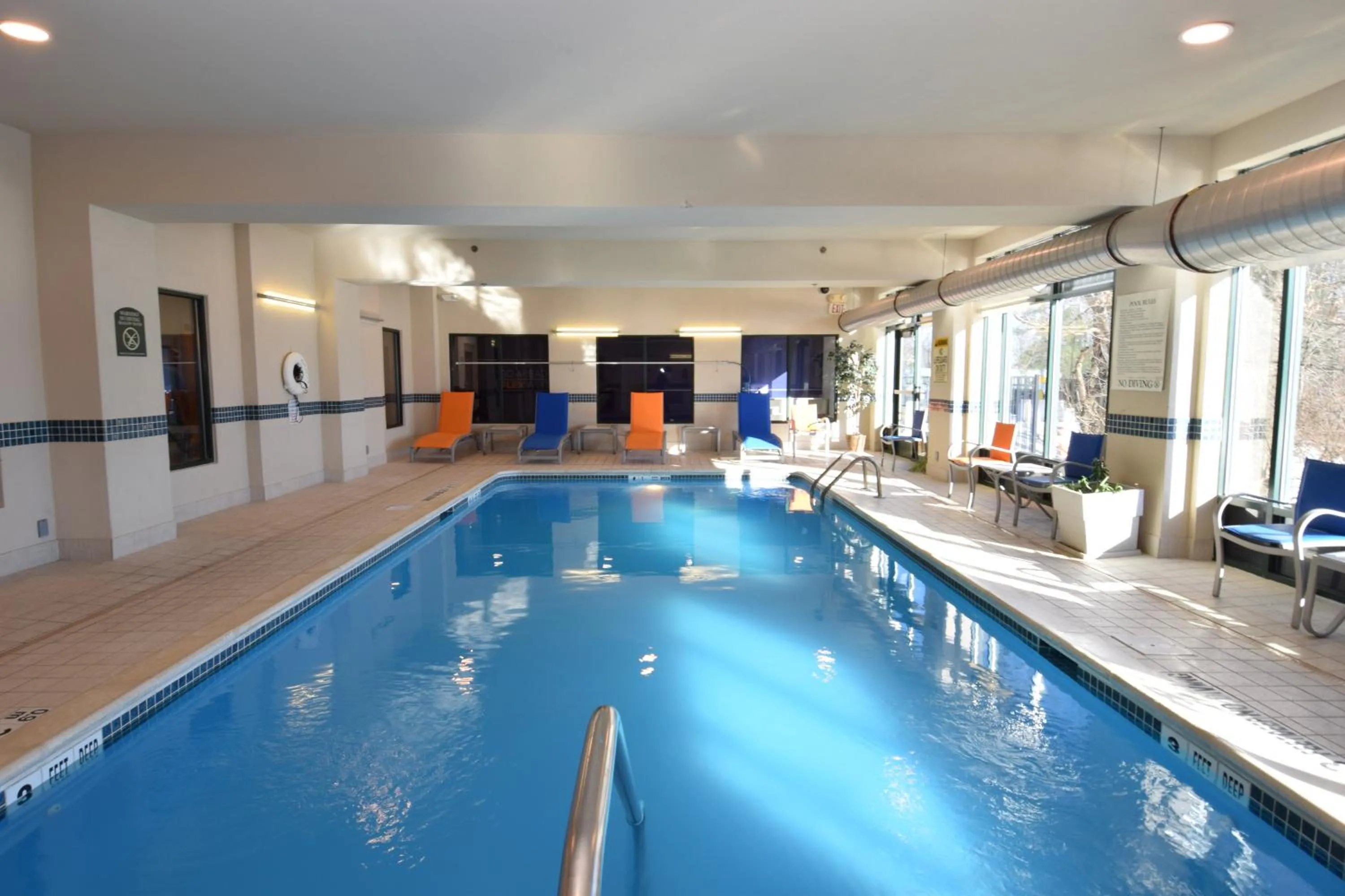 Swimming pool in Holiday Inn Express Syracuse Airport by IHG