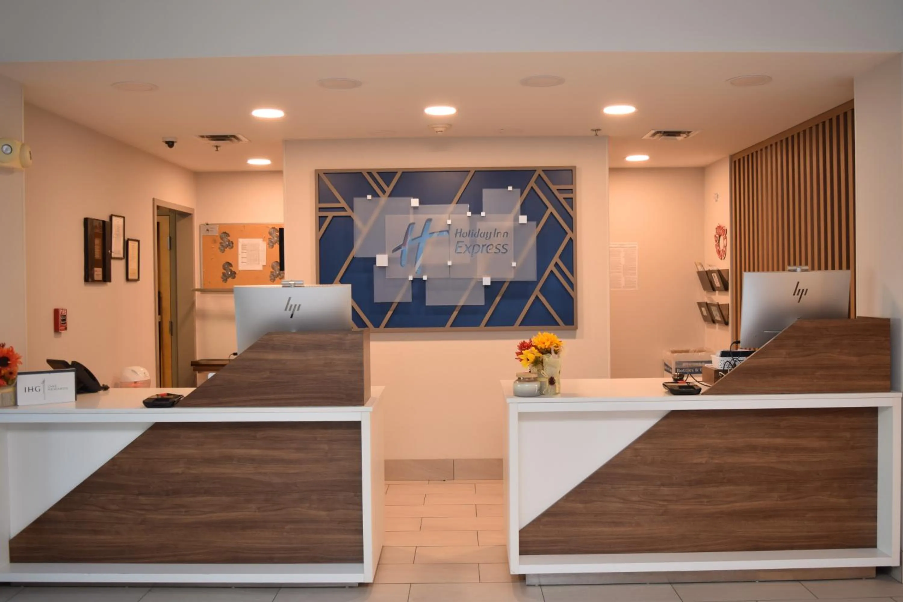 Holiday Inn Express Syracuse Airport by IHG