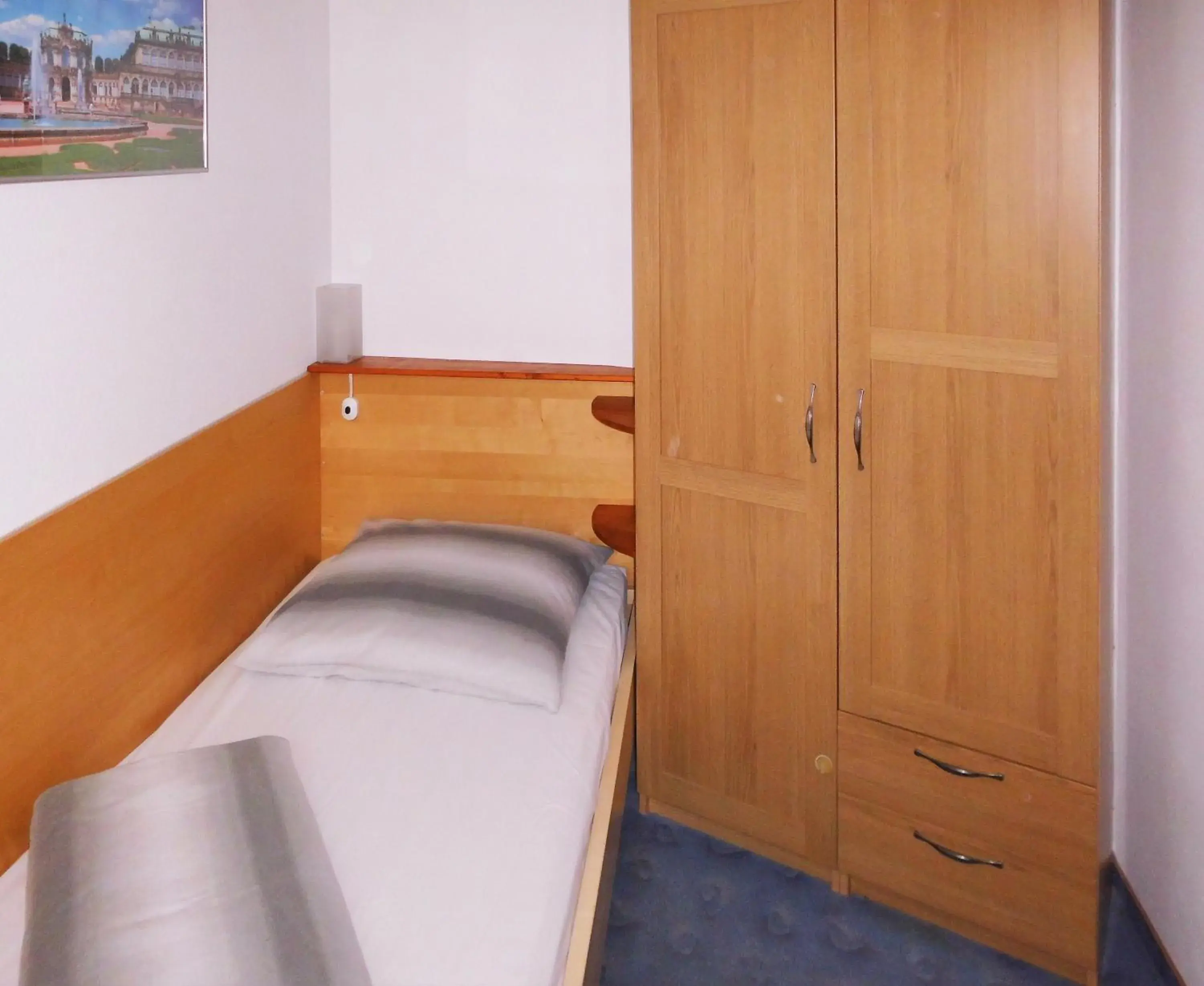 Single Room with Shared Shower and Toilet - single occupancy in Pension Pieschen Dresden Single Room with Shared Shower and Toilet - single occupancy in Pension Pieschen Dresden