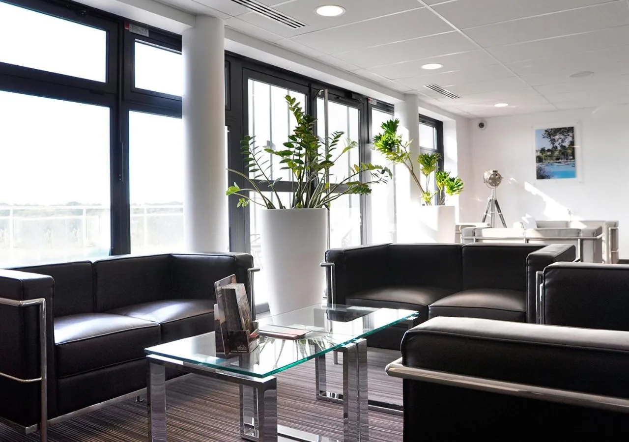 Lobby or reception in Golden Tulip Pornic Suites- Appart Hotel