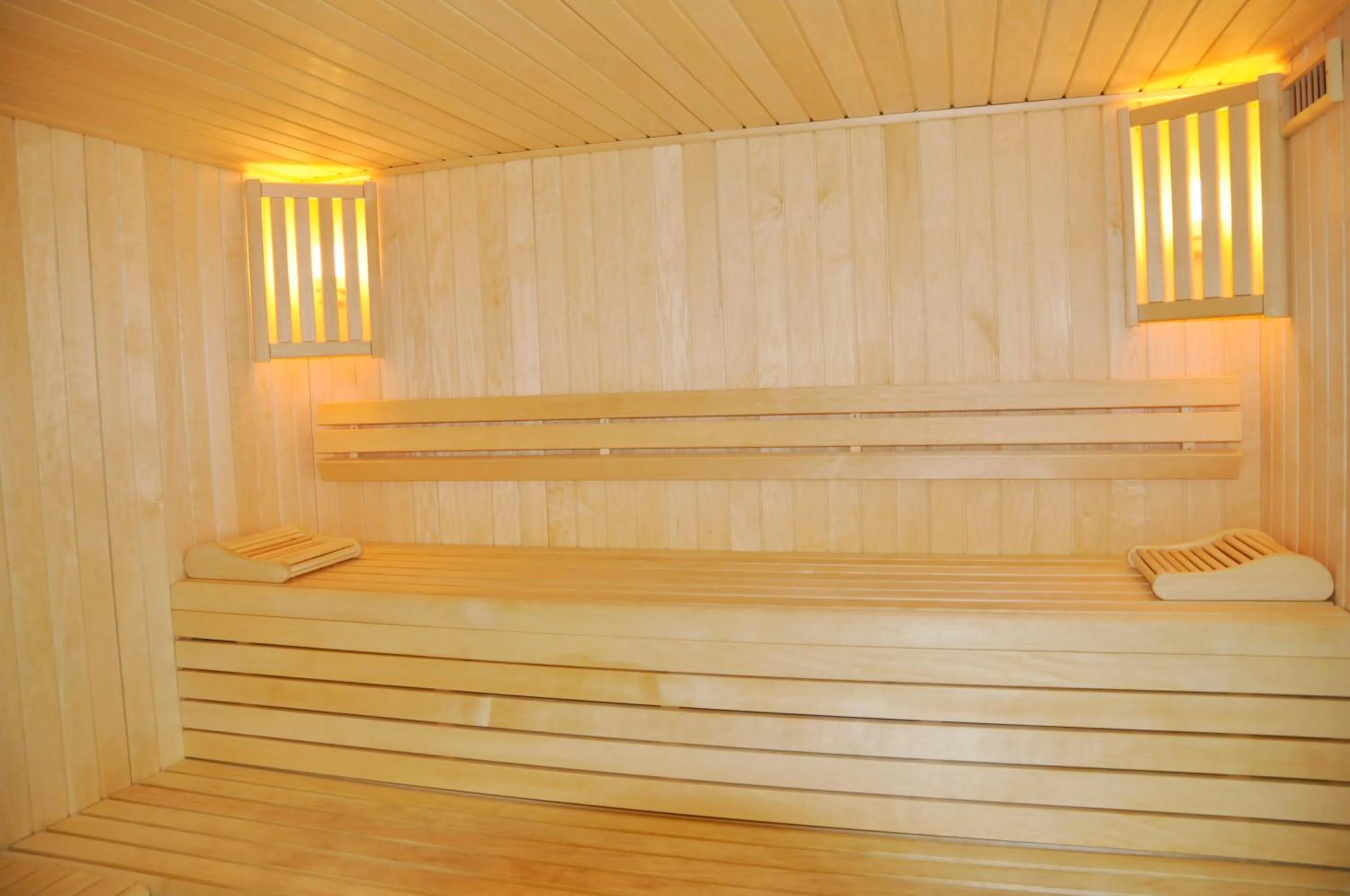 Sauna in Golden Tulip Pornic Suites- Appart Hotel