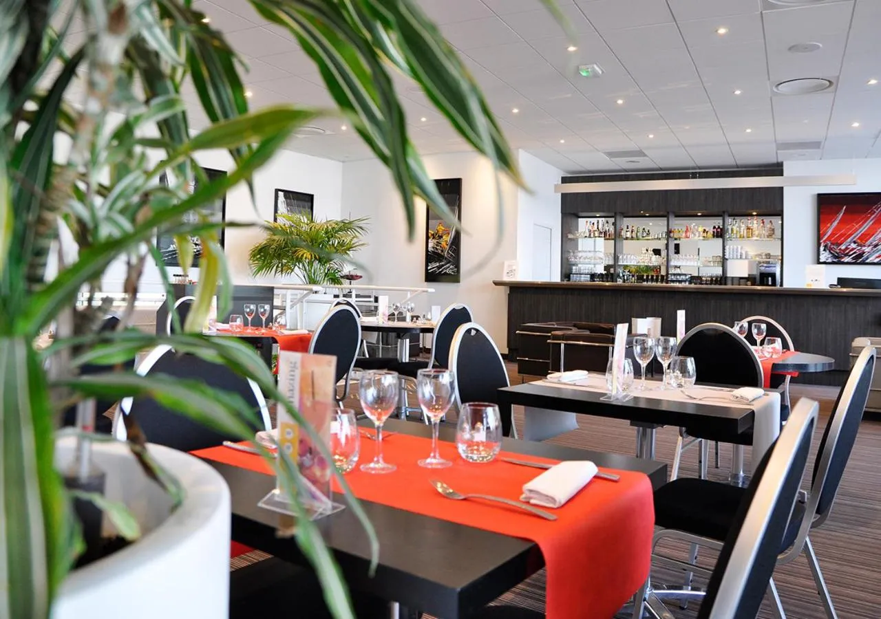 Restaurant/places to eat in Golden Tulip Pornic Suites- Appart Hotel