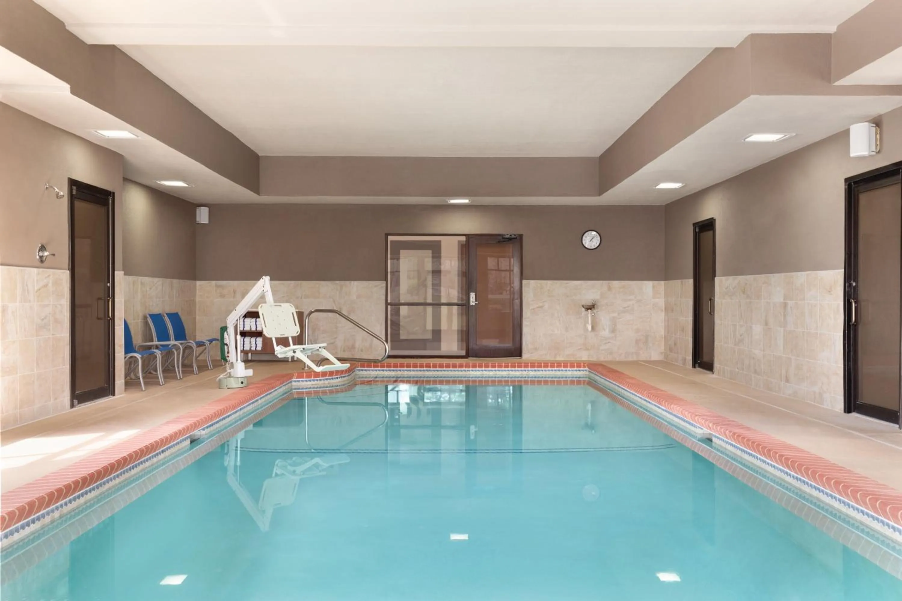 Swimming pool in Holiday Inn Express Hotel & Suites Lavonia by IHG