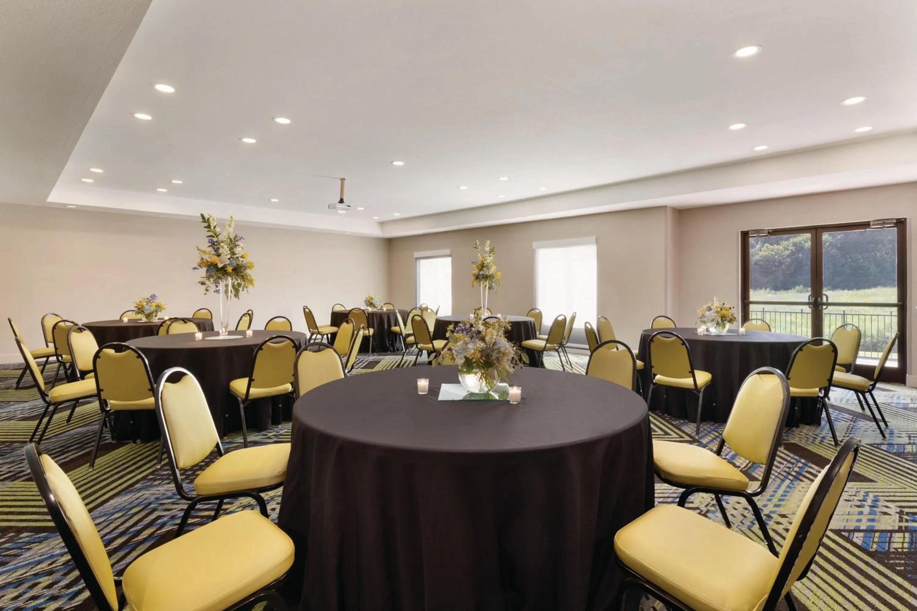 Meeting/conference room in Holiday Inn Express Hotel & Suites Lavonia by IHG