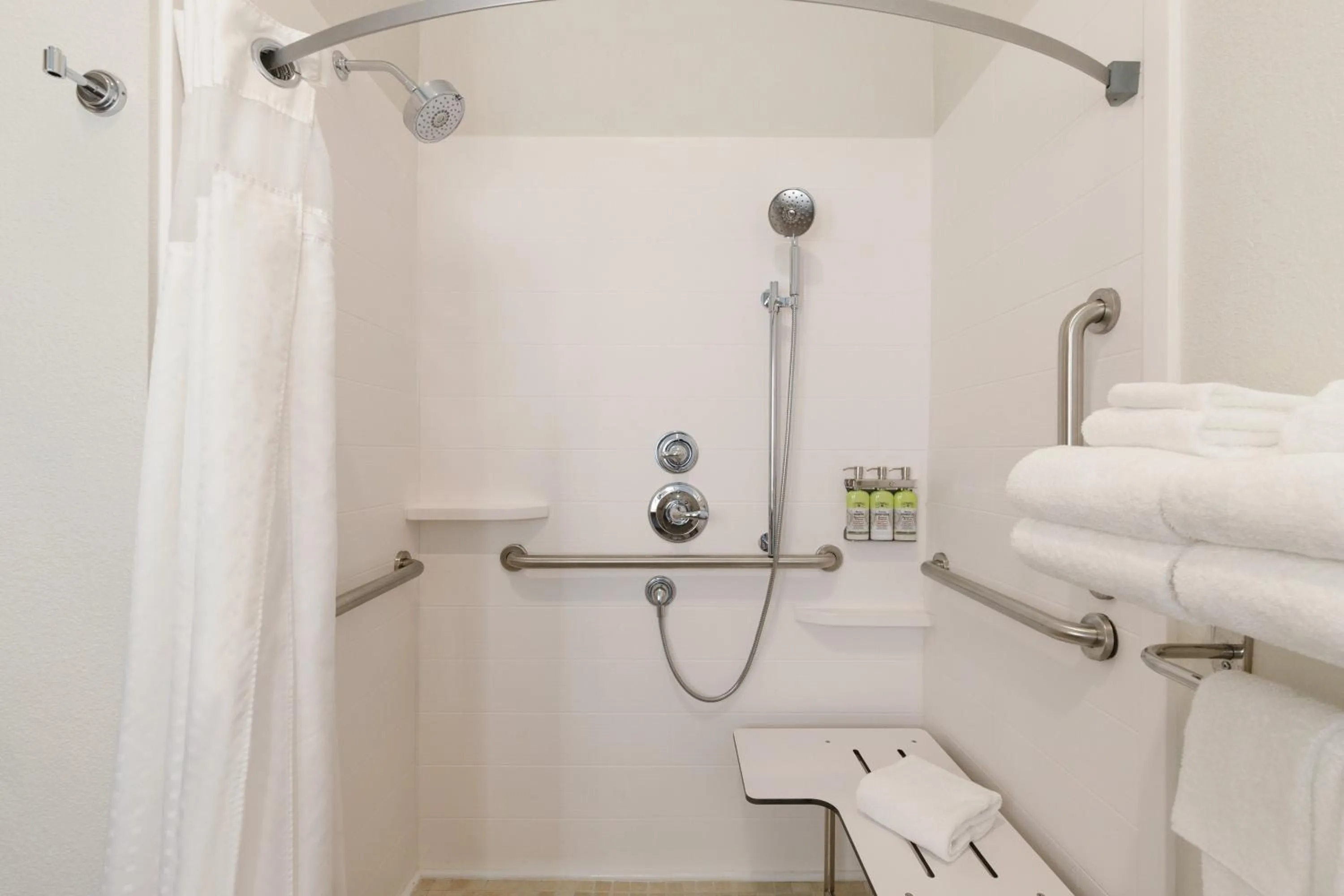 Bathroom in Holiday Inn Express Hotel & Suites Lavonia by IHG