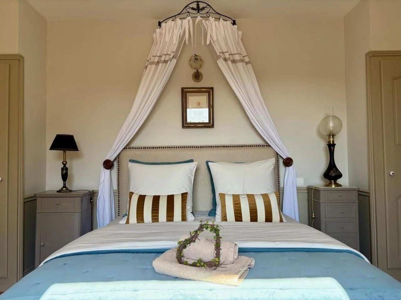 Bedroom in Les Aurochs