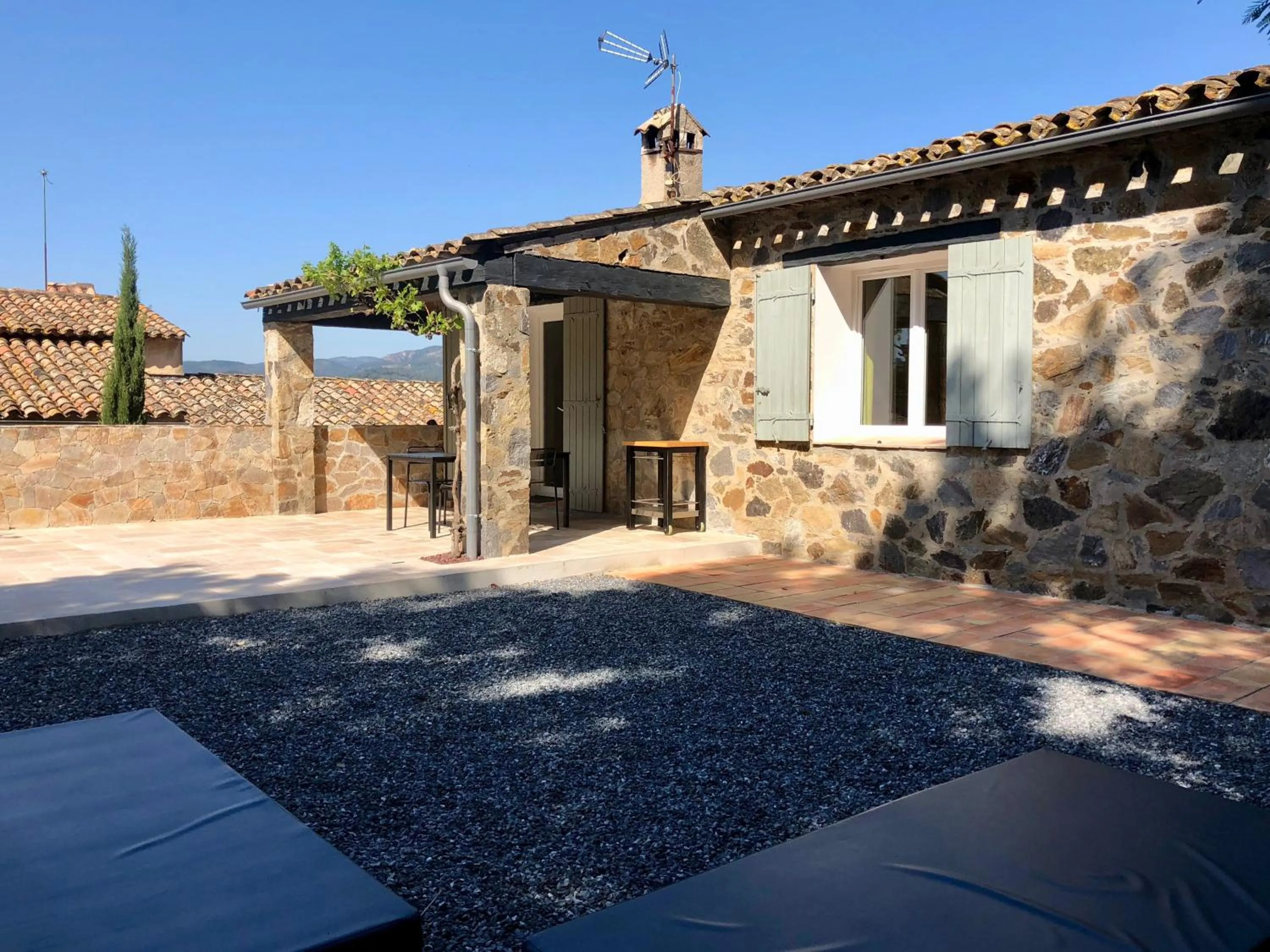 Property building in Les Aurochs