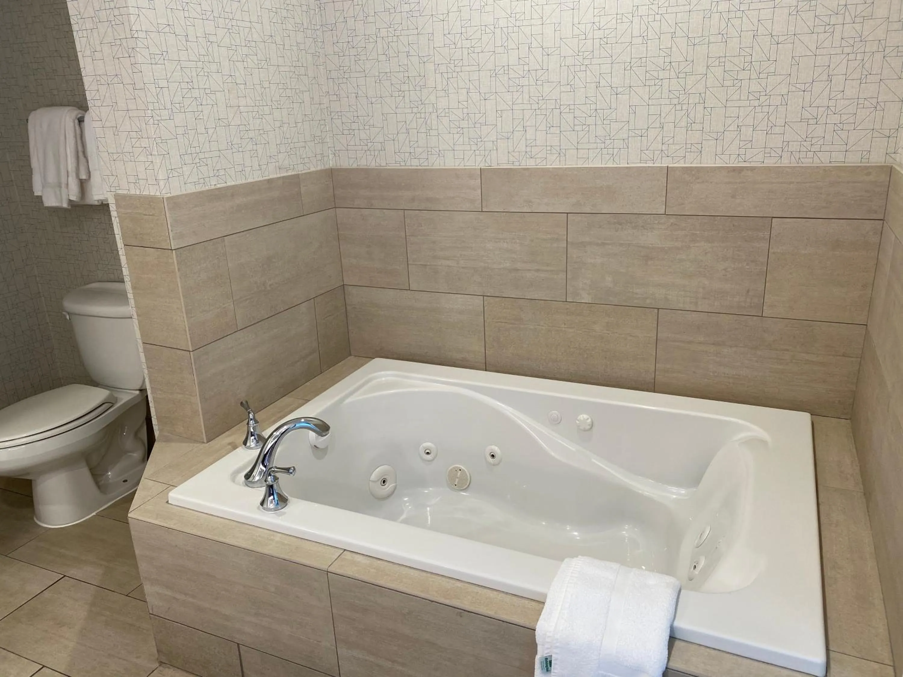 Bathroom in Holiday Inn Express Hotel & Suites El Dorado Hills by IHG