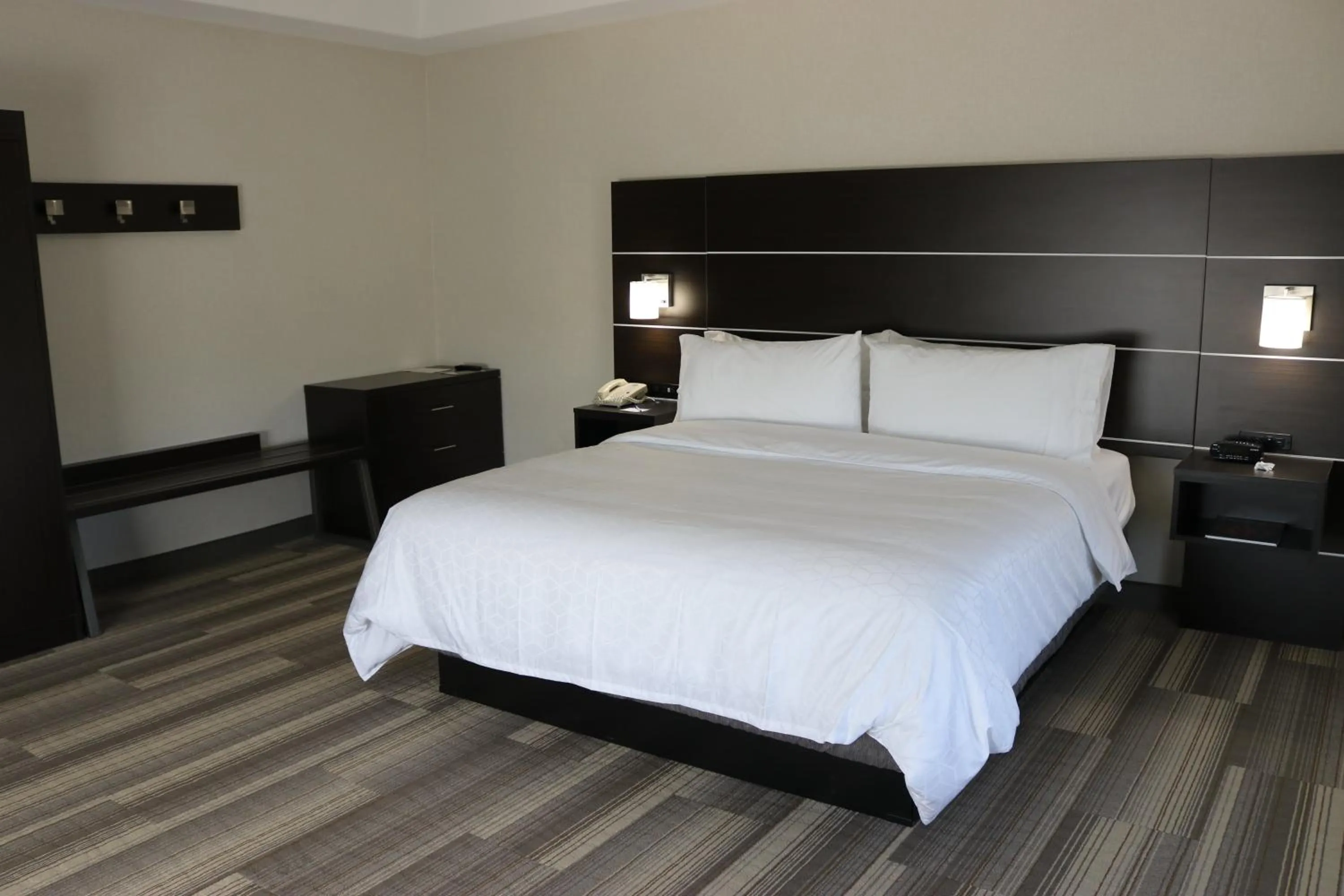 Photo of the whole room, Bed in Holiday Inn Express Hotel & Suites El Dorado Hills by IHG