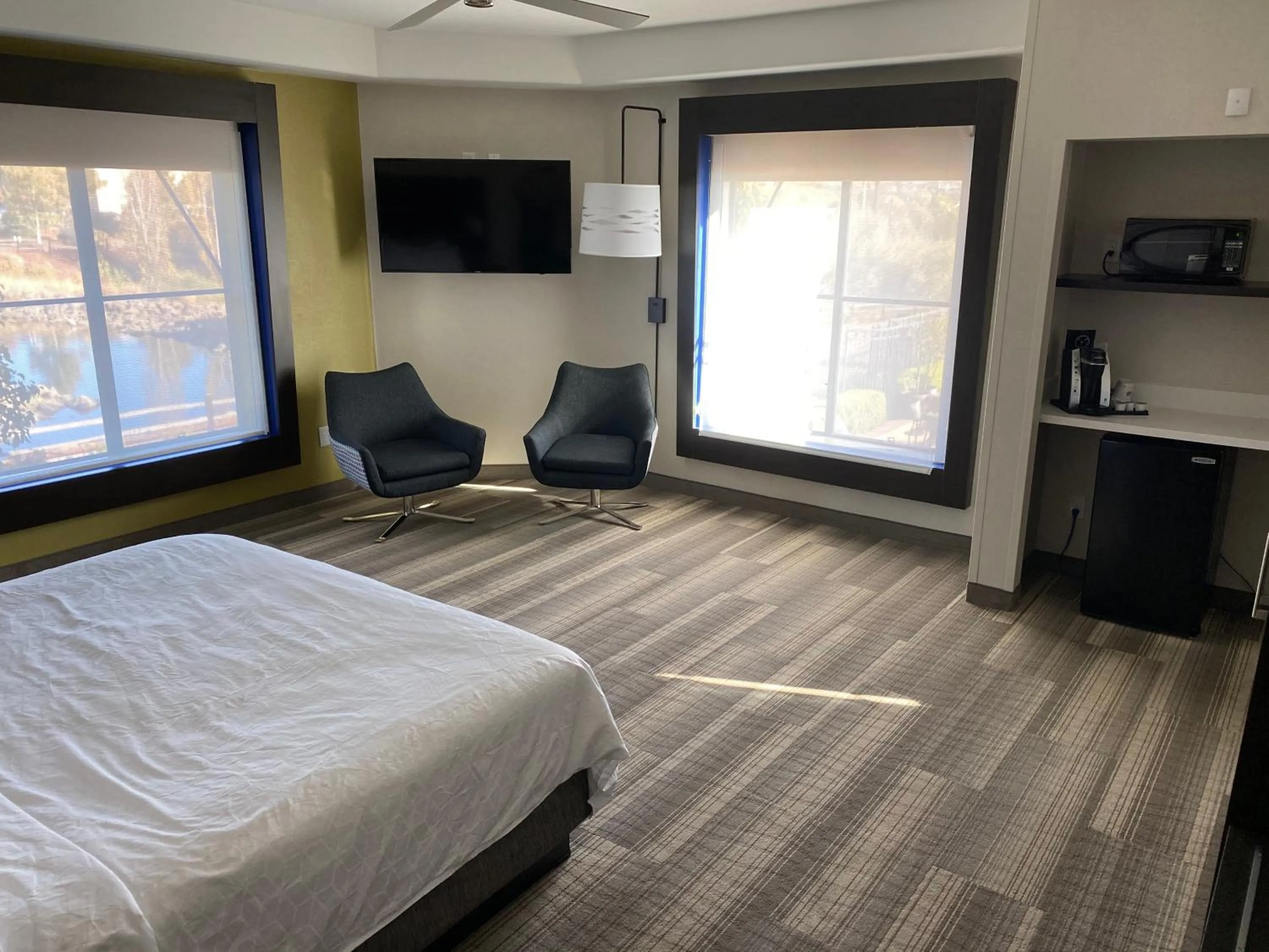 Photo of the whole room, Bed in Holiday Inn Express Hotel & Suites El Dorado Hills by IHG